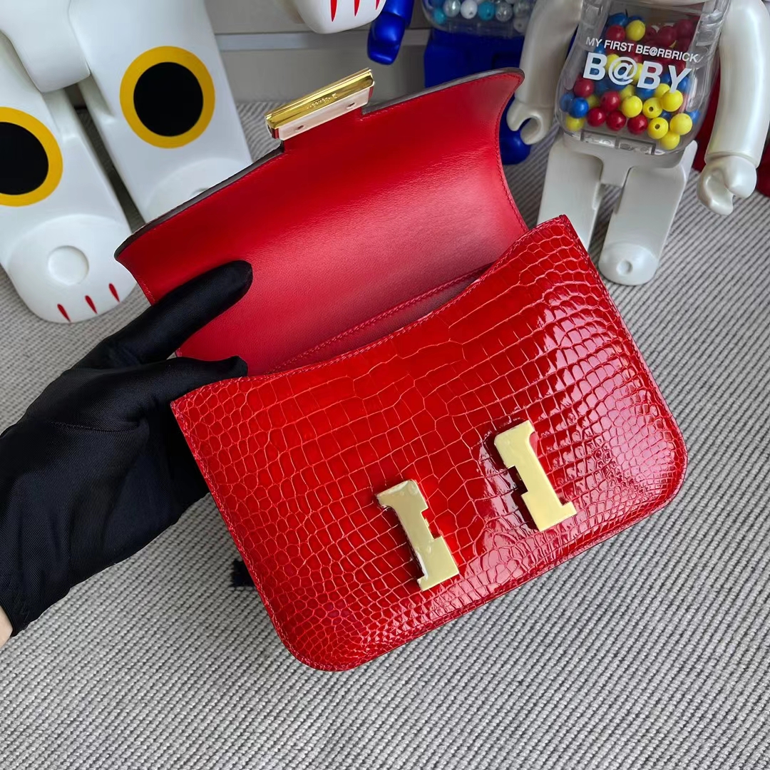 Hermès（爱马仕）Constance 空姐包 亮面倒v澳洲湾鳄 ck95 法拉利红 金扣 19cm