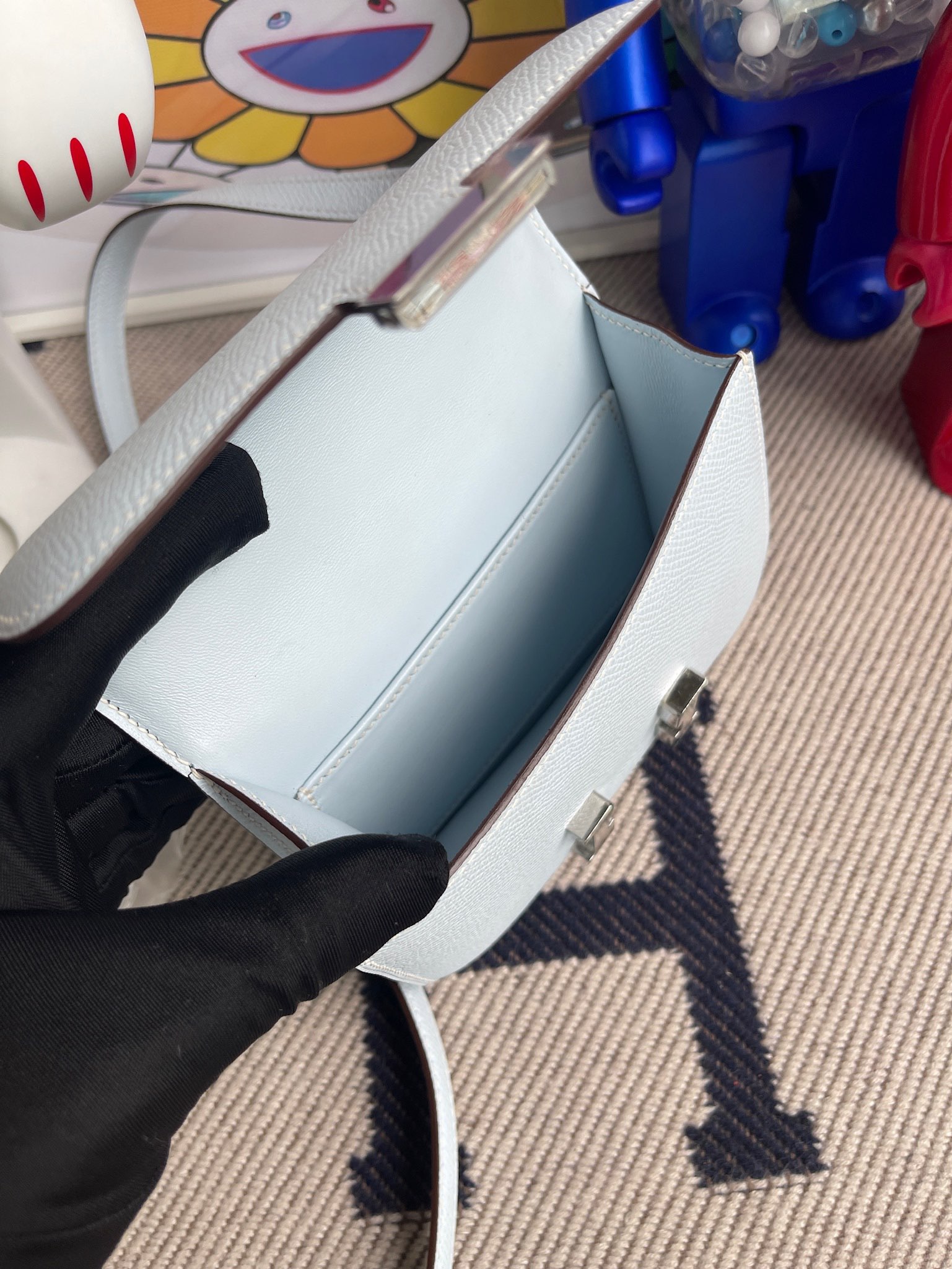 Hermès(爱马仕)Constance 空姐包 Epsom 原厂掌纹皮 T0 雾蓝色 银扣 14cm 顶级手缝 定制-拉尔森鳄鱼皮具定制 - 爱马仕包包官网 Hermès(爱马仕)Constance 空姐包 Epsom 原厂掌纹皮 T0 雾蓝色 银扣 14cm 顶级手缝 定制