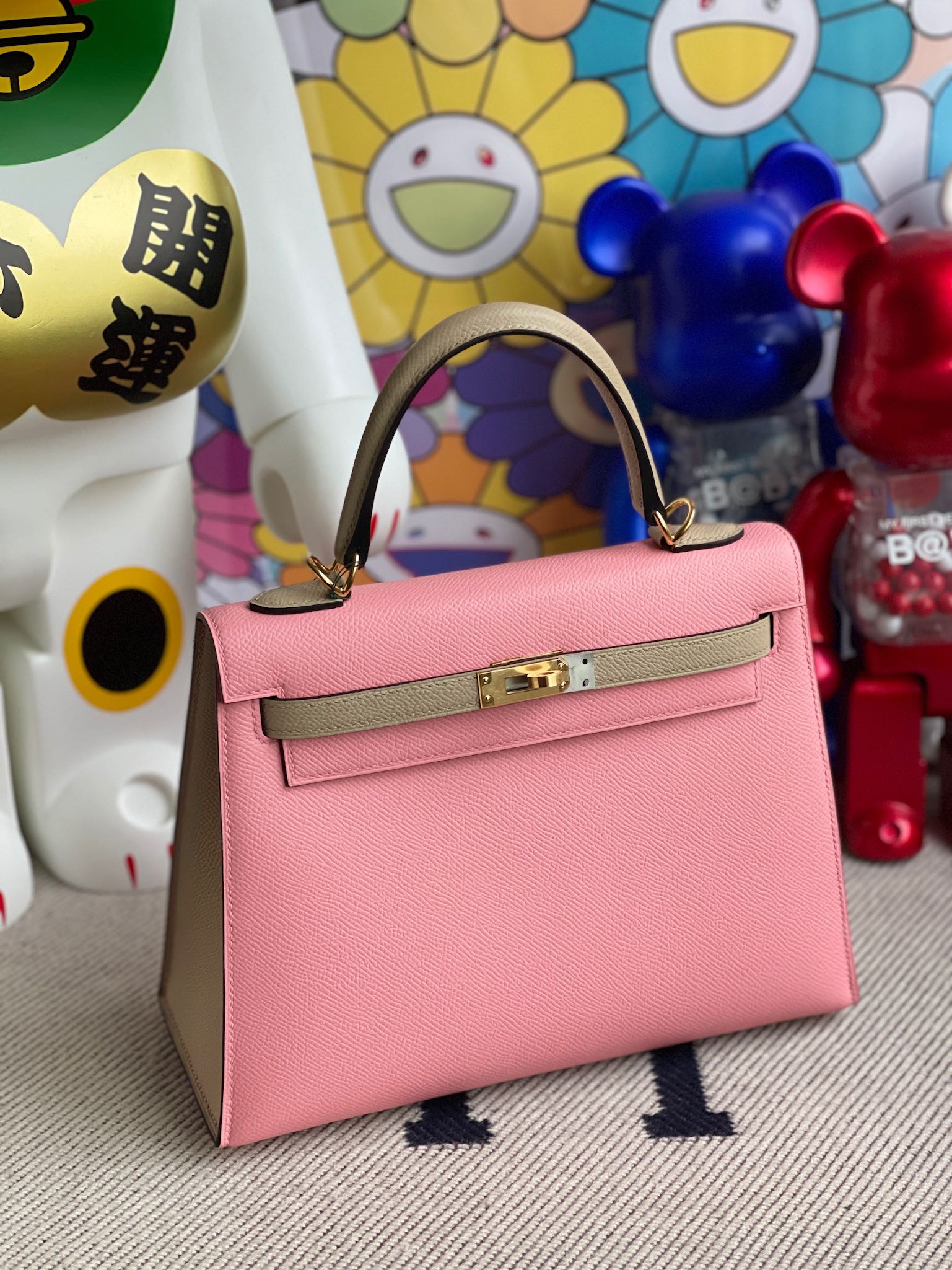 Hermès（爱马仕）Kelly 凯莉包 Epsom 原厂掌纹皮 1Q 奶昔粉 拼 s2 风衣灰 金扣 25cm 定制