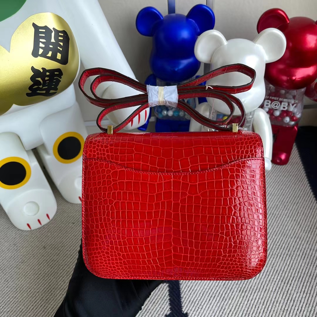Hermès（爱马仕）Constance 空姐包 亮面倒v澳洲湾鳄 ck95 法拉利红 金扣 19cm