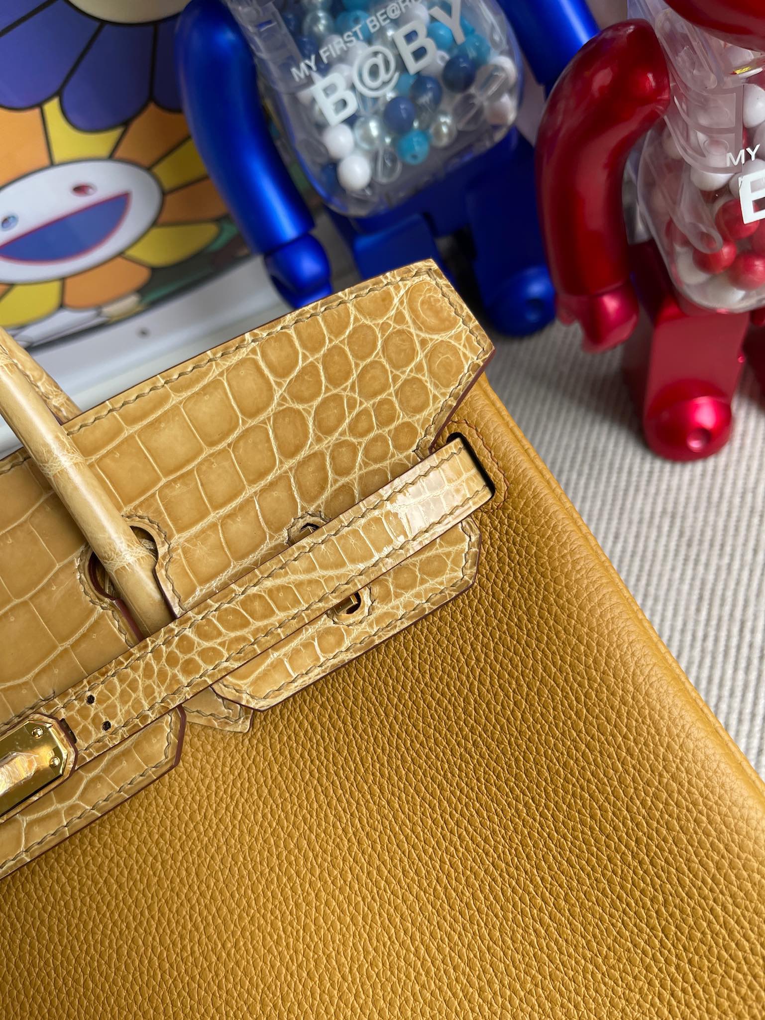 Hermès（爱马仕）Touch 系列 Birkin 铂金包 芝麻色拼杏色 亮面鳄鱼 金扣 25cm 顶级手缝