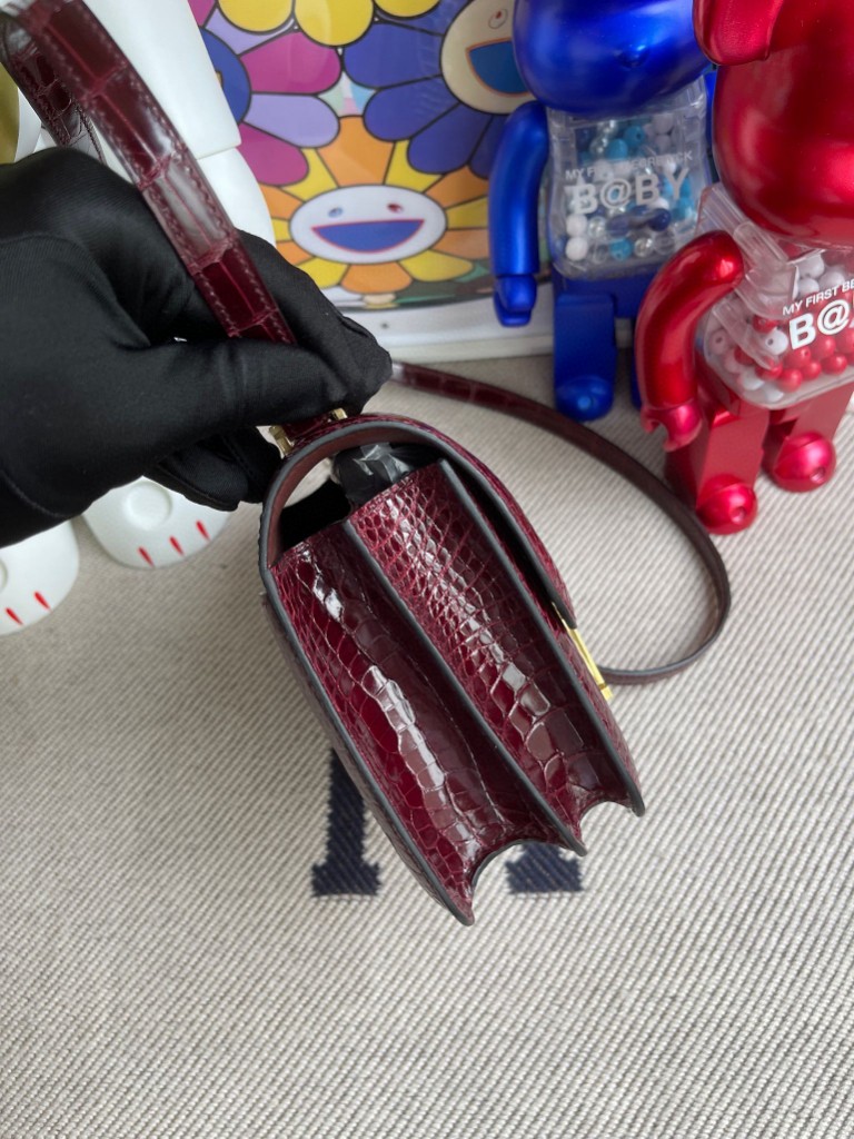 Hermès（爱马仕）Constance 空姐包 波尔多酒红 Alligator shiny 亮面鳄鱼 蜥蜴扣 金扣 18cm 顶级手缝 定制