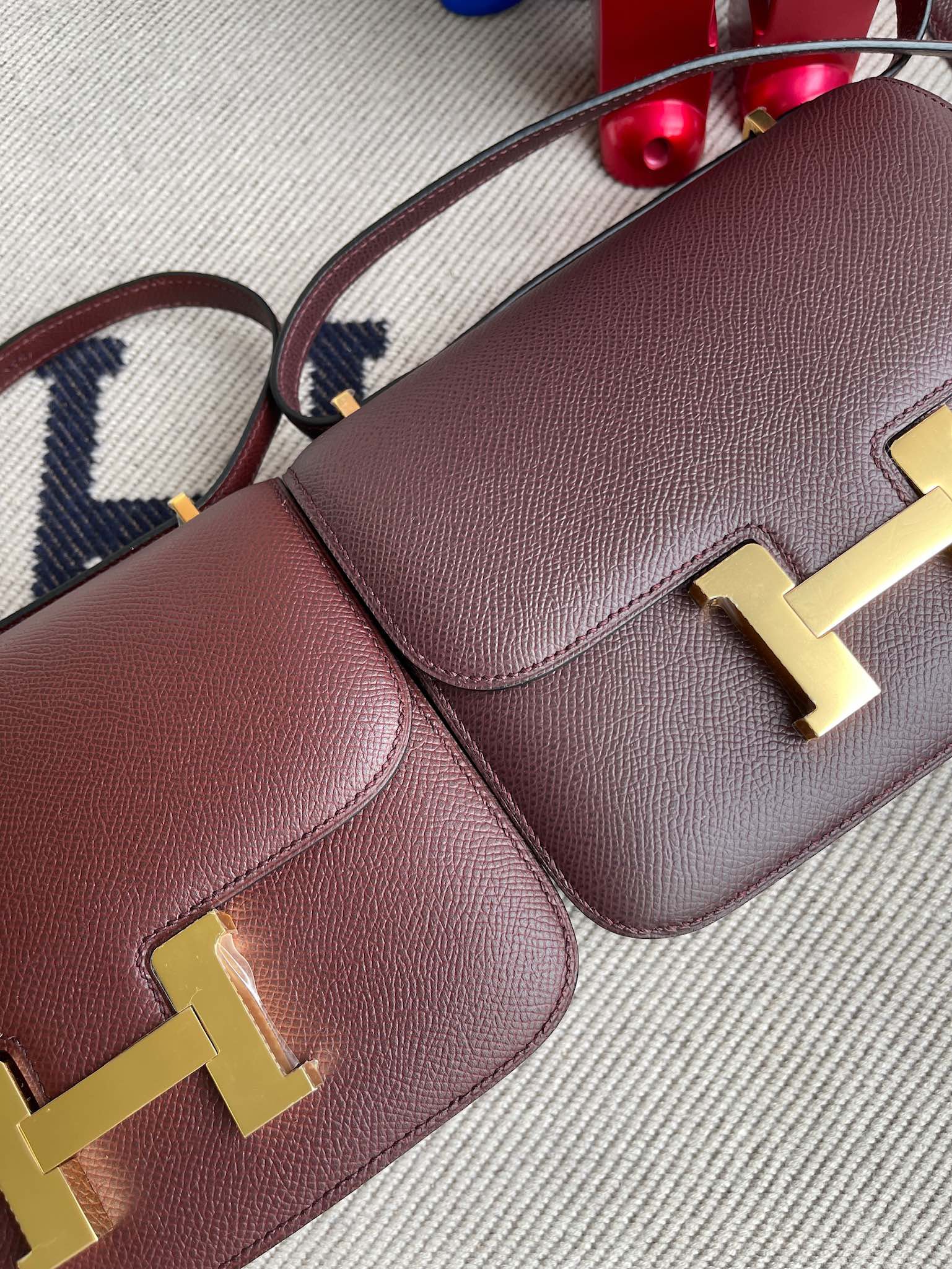 Hermès（爱马仕）Constance 康斯坦斯 Epsom 原厂掌纹皮 波尔多酒红 vs 马鞍红 金扣 18cm 顶级手缝 现货