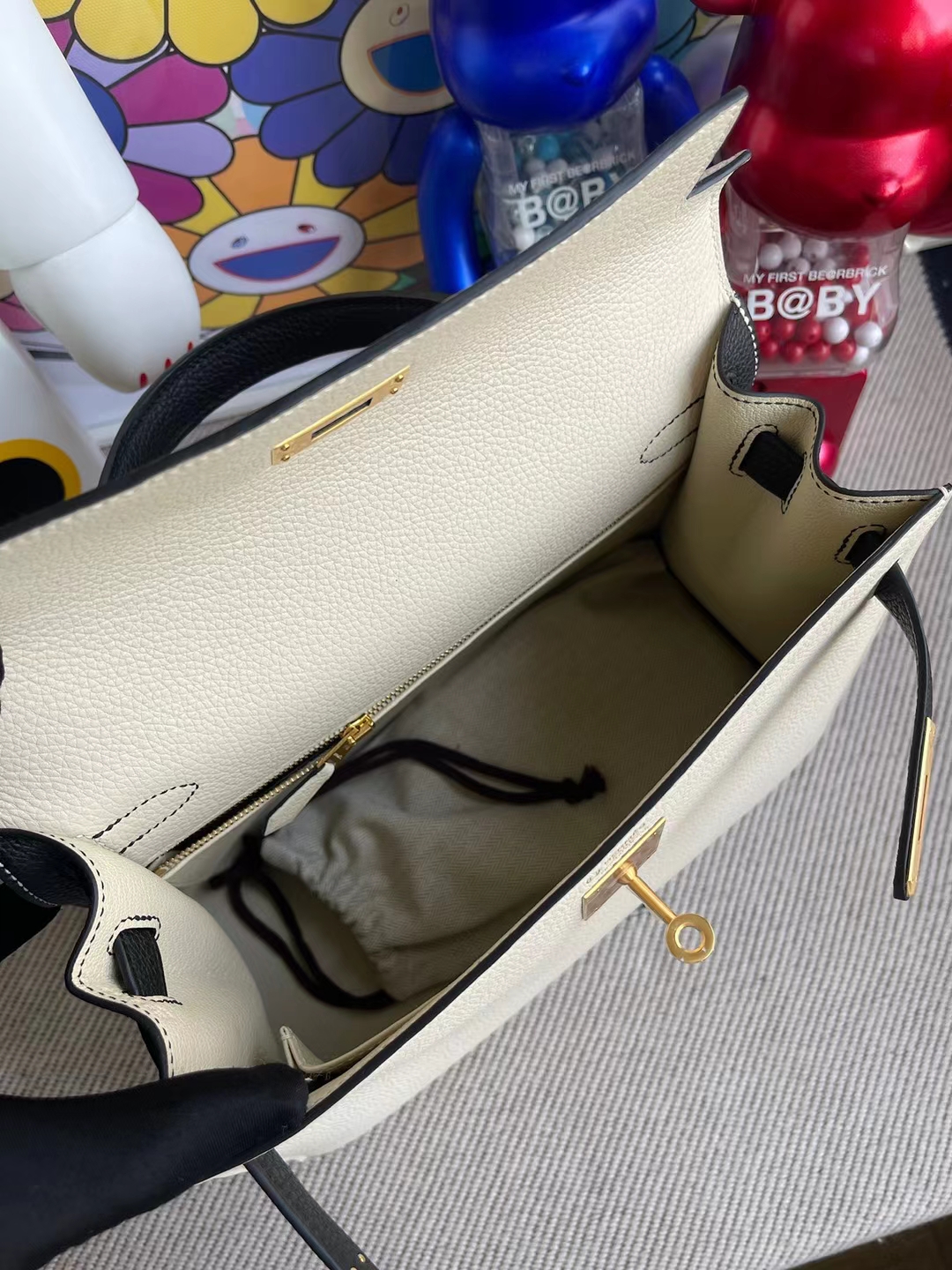 Hermès（爱马仕）Kelly 凯莉包 Togo 外缝 Ck10 奶昔白 拼 Ck89 黑色 磨砂金扣 28cm