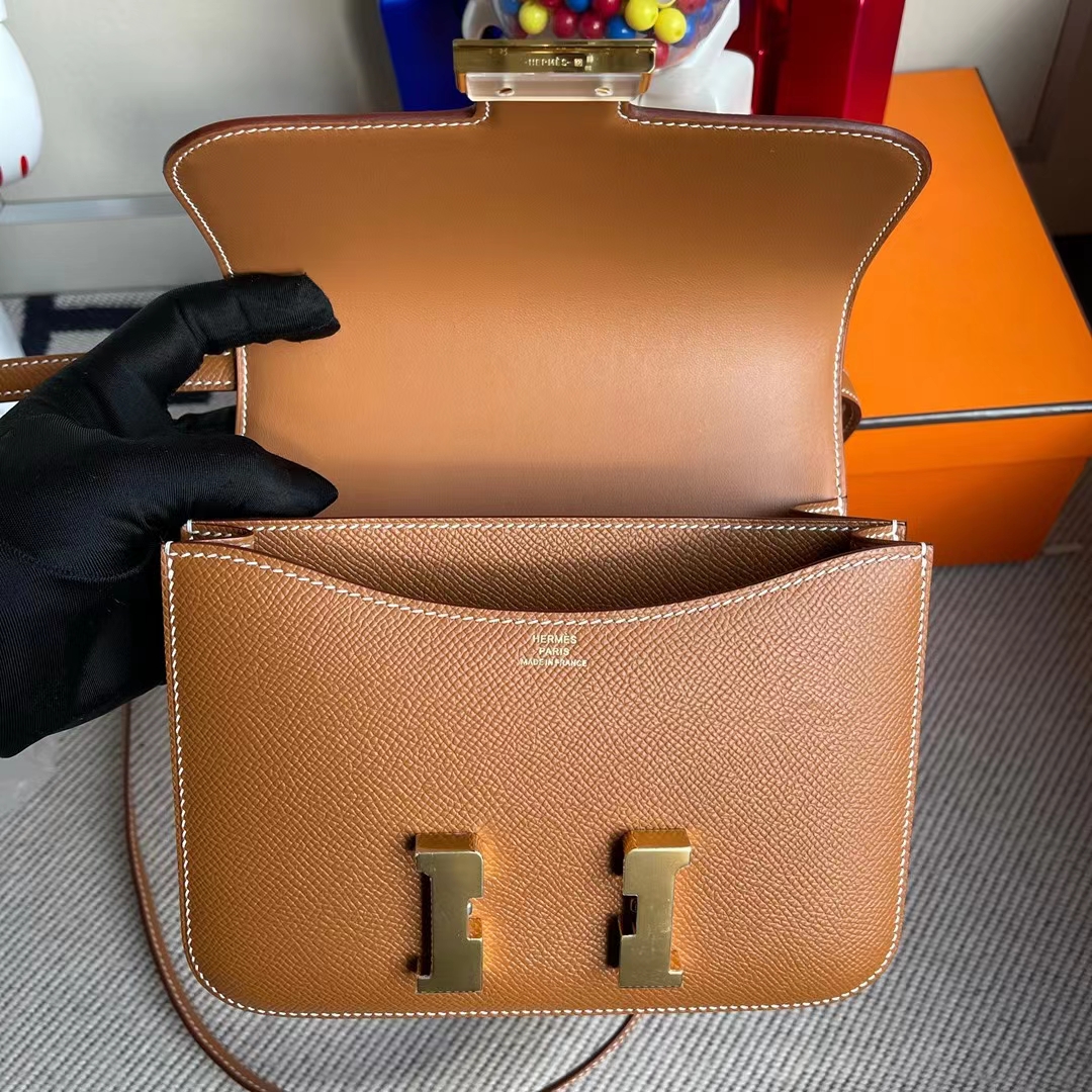 Hermès（爱马仕）Constance 空姐包 Epsom ck37 金棕色 金扣 19cm