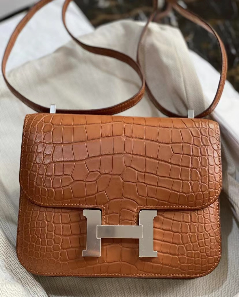 Hermès（爱马仕）Kelly 凯莉包 雾面美洲鳄鱼 ck37 金棕色 Gold 金扣 25cm