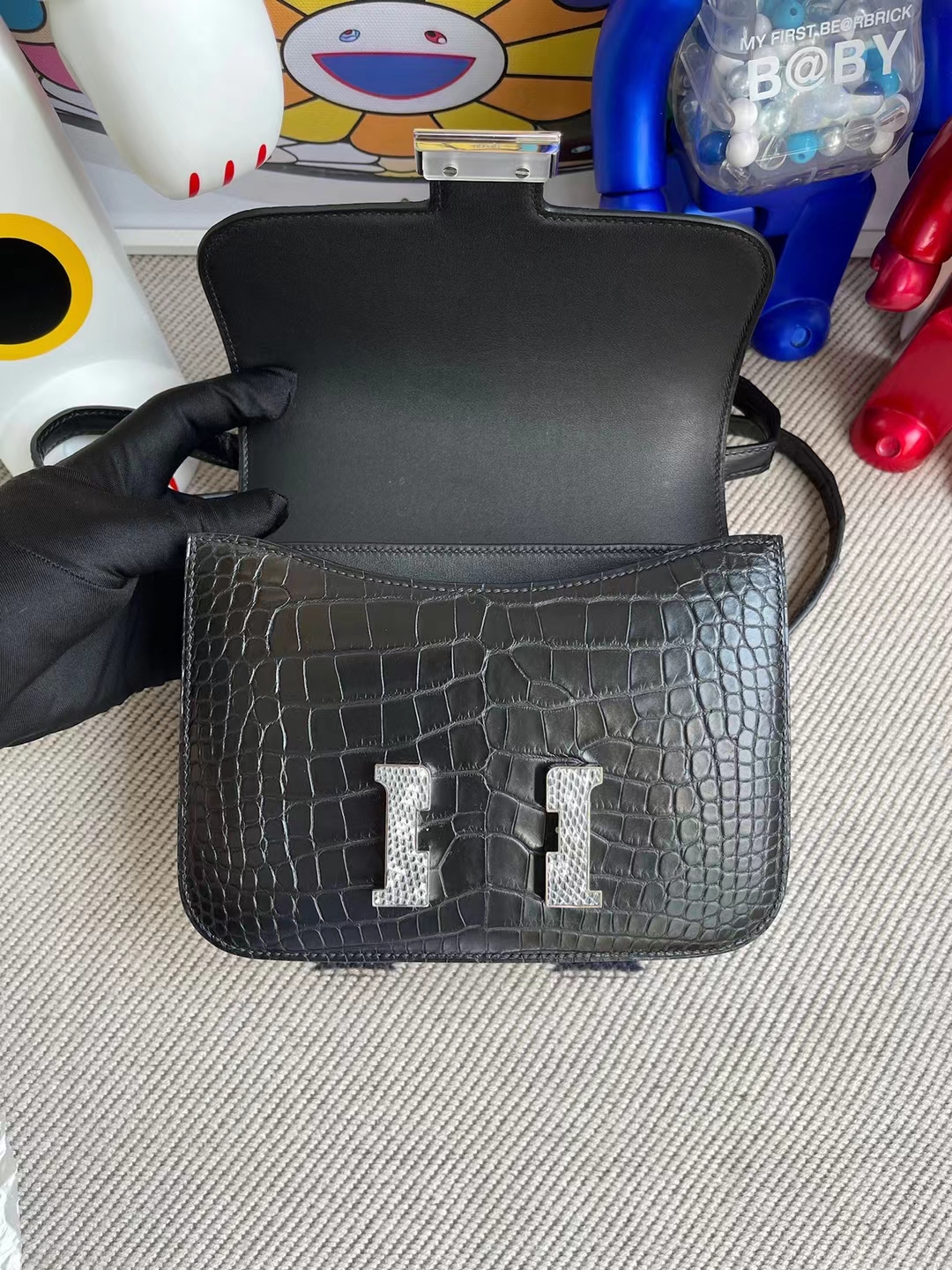 Hermès（爱马仕）Constance 空姐包 经典黑 雾面美洲鳄 自然色 蜥蜴扣 19cm