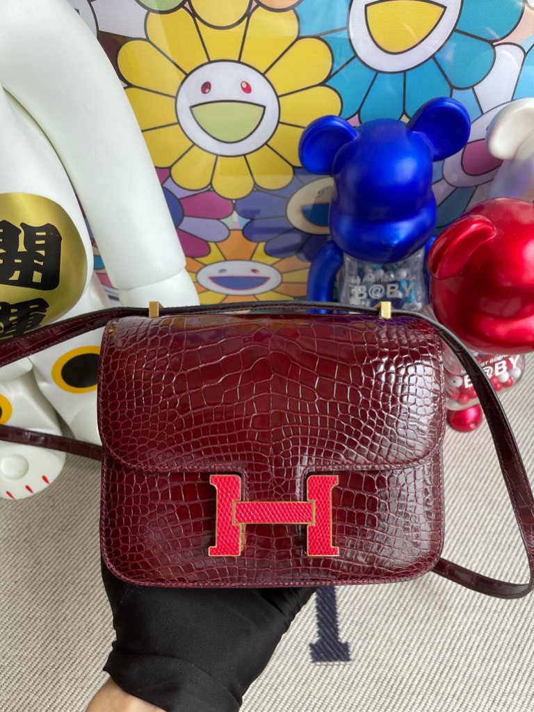 Hermès（爱马仕）Constance 空姐包 波尔多酒红 Alligator shiny 亮面鳄鱼 蜥蜴扣 金扣 18cm 顶级手缝 定制