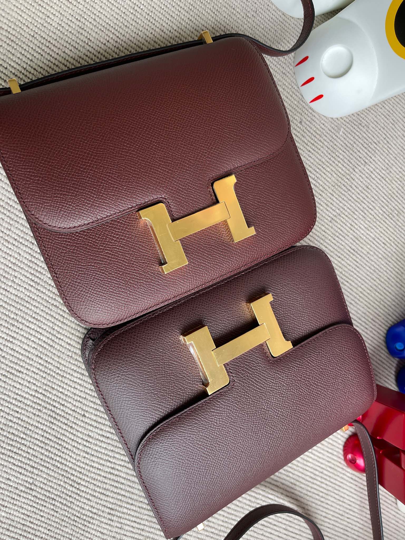 Hermès(爱马仕)Constance 康斯坦斯 Epsom 原厂掌纹皮 波尔多酒红 vs 马鞍红 金扣 18cm 顶级手缝 现货-拉尔森鳄鱼皮具定制 - 爱马仕包包官网 Hermès(爱马仕)Constance 康斯坦斯 Epsom 原厂掌纹皮 波尔多酒红 vs 马鞍红 金扣 18cm 顶级手缝 现货