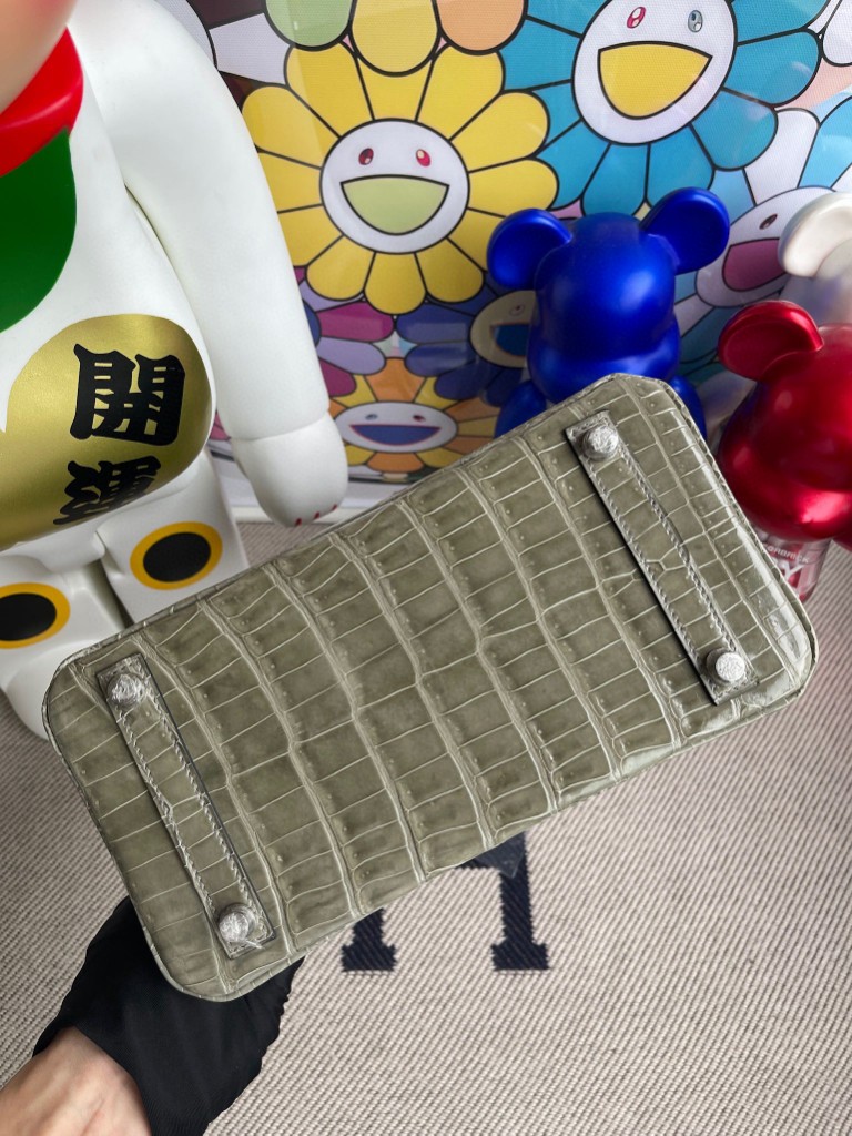 Hermès（爱马仕）Birkin 铂金包 Porosus shiny 亮面鳄鱼 ck81 斑鸠灰 Gris T 银扣 25cm 拱珠皮 顶级手缝