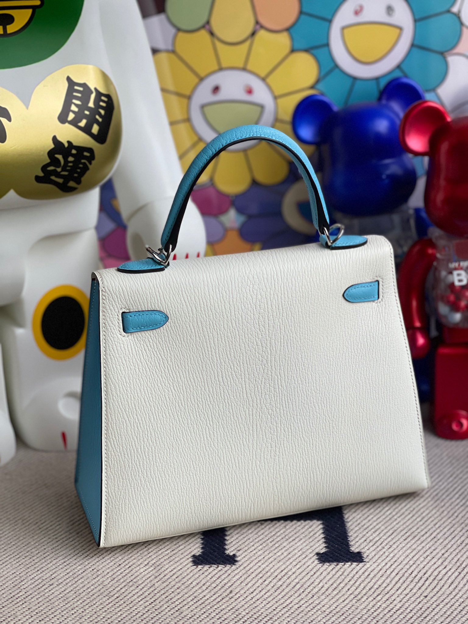 Hermès（爱马仕）Kelly 凯莉包 山羊皮 Chevre 纯白 拼 糖果蓝 银扣 马蹄印 25cm 定制