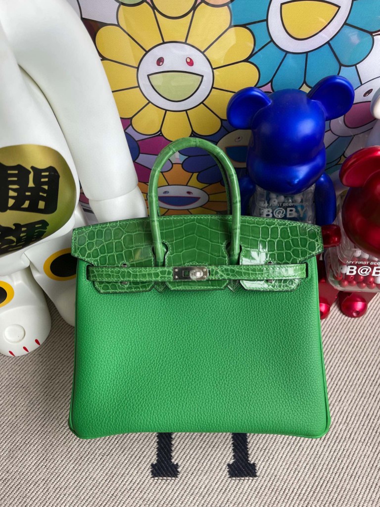 Hermès(爱马仕)Birkin Touch 系列 竹子绿 鳄鱼皮 银扣 25cm 顶级手缝-拉尔森鳄鱼皮具定制 - 爱马仕包包官网 Hermès(爱马仕)Birkin Touch 系列 竹子绿 鳄鱼皮 银扣 25cm 顶级手缝