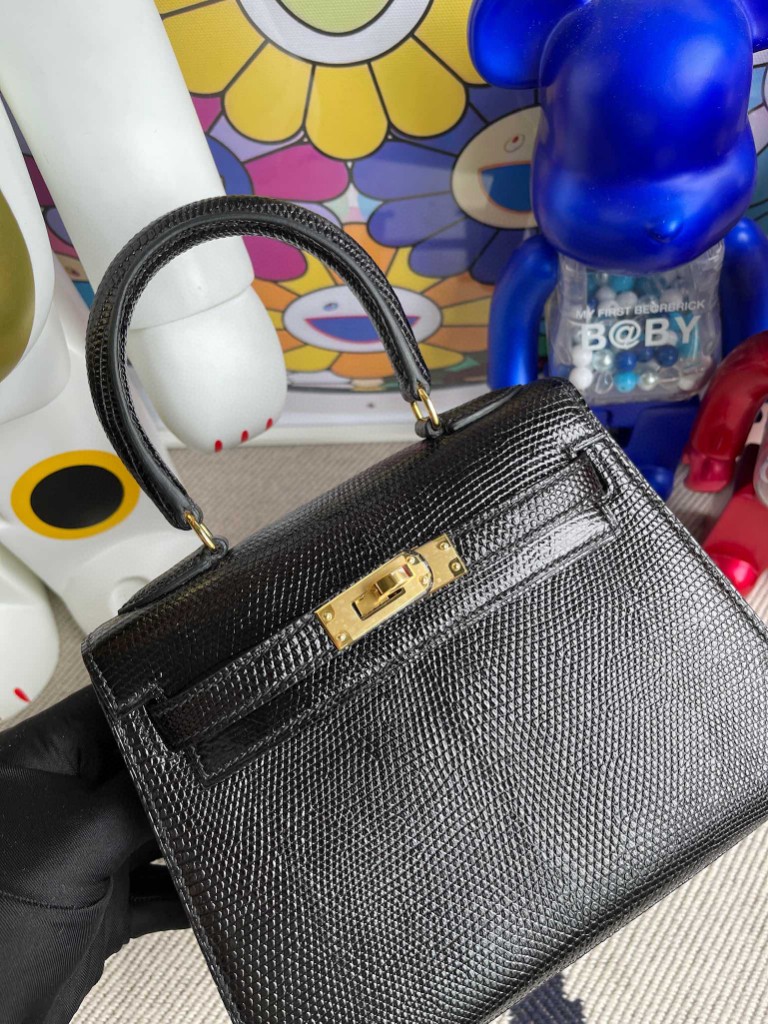 Hermès(爱马仕)Kelly 20cm 大耳朵 Lizard 进口亮面蜥蜴 ck89 黑色 Noir 金扣 顶级手缝-拉尔森鳄鱼皮具定制 - 爱马仕包包官网 Hermès(爱马仕)Kelly 20cm 大耳朵 Lizard 进口亮面蜥蜴 ck89 黑色 Noir 金扣 顶级手缝