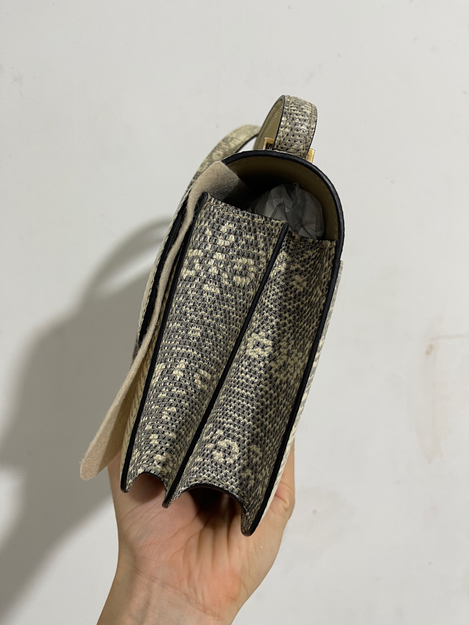 Hermès(爱马仕)Constance 空姐包 Lizard 进口亮面蜥蜴 原色 小喜马拉雅色 金扣 18cm 定制-拉尔森鳄鱼皮具定制 - 爱马仕包包官网 Hermès(爱马仕)Constance 空姐包 Lizard 进口亮面蜥蜴 原色 小喜马拉雅色 金扣 18cm 定制
