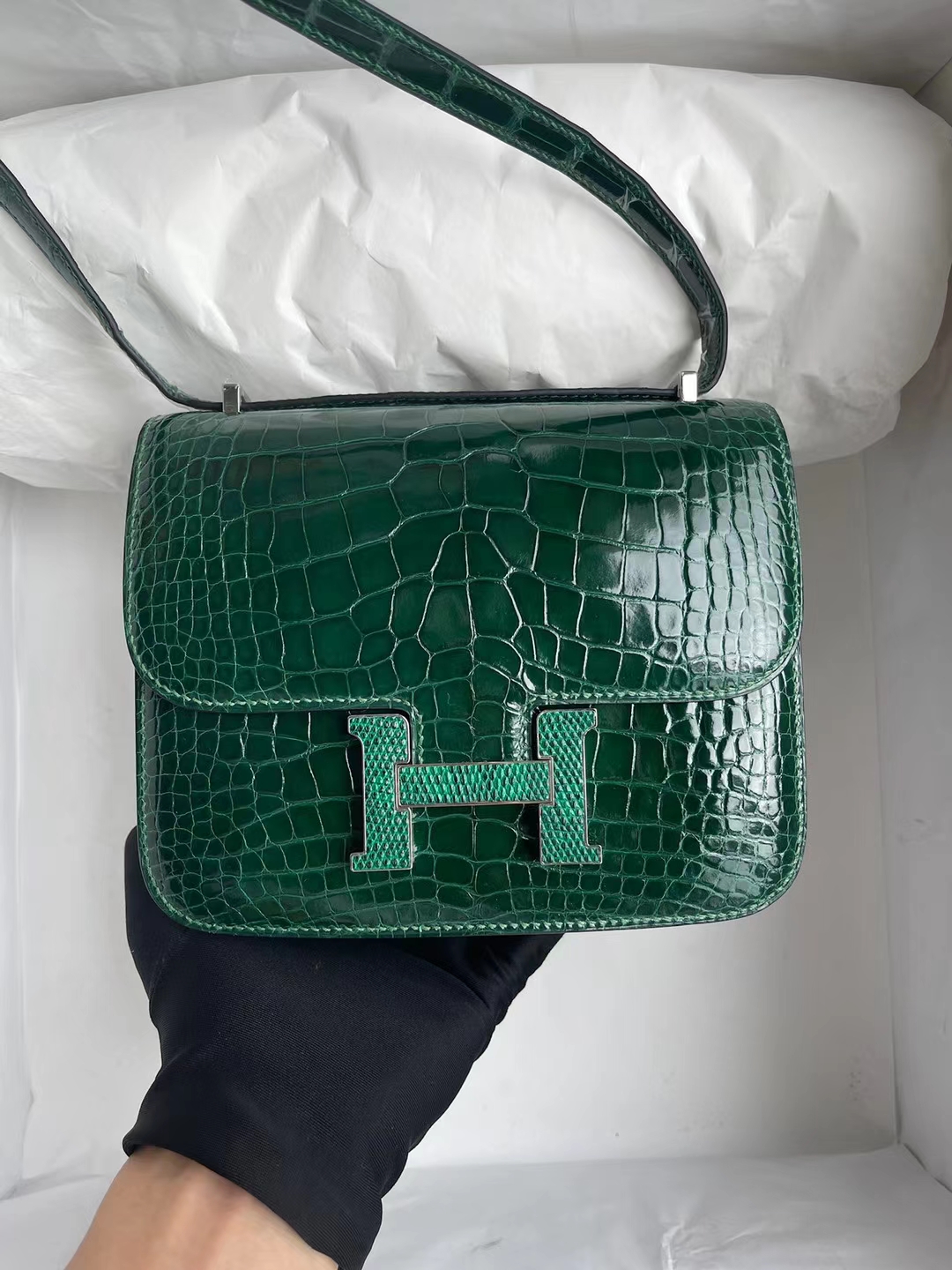 Hermès（爱马仕）Constance 空姐包 亮面美洲鳄鱼 Ck67 祖母绿 蜥蜴扣 Shiny Alligator Crocodile 19cm
