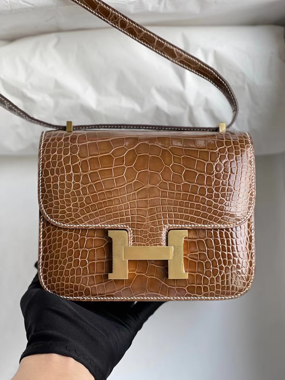Hermès（爱马仕）Constance 康斯坦斯 亮面美洲鳄 Ck17 烟草色 金扣 19cm 顶级工艺 全手工缝制