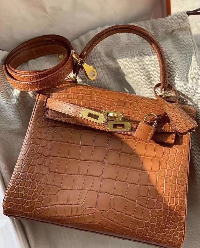 Hermès（爱马仕）Kelly 凯莉包 雾面美洲鳄鱼 ck37 金棕色 Gold 金扣 25cm