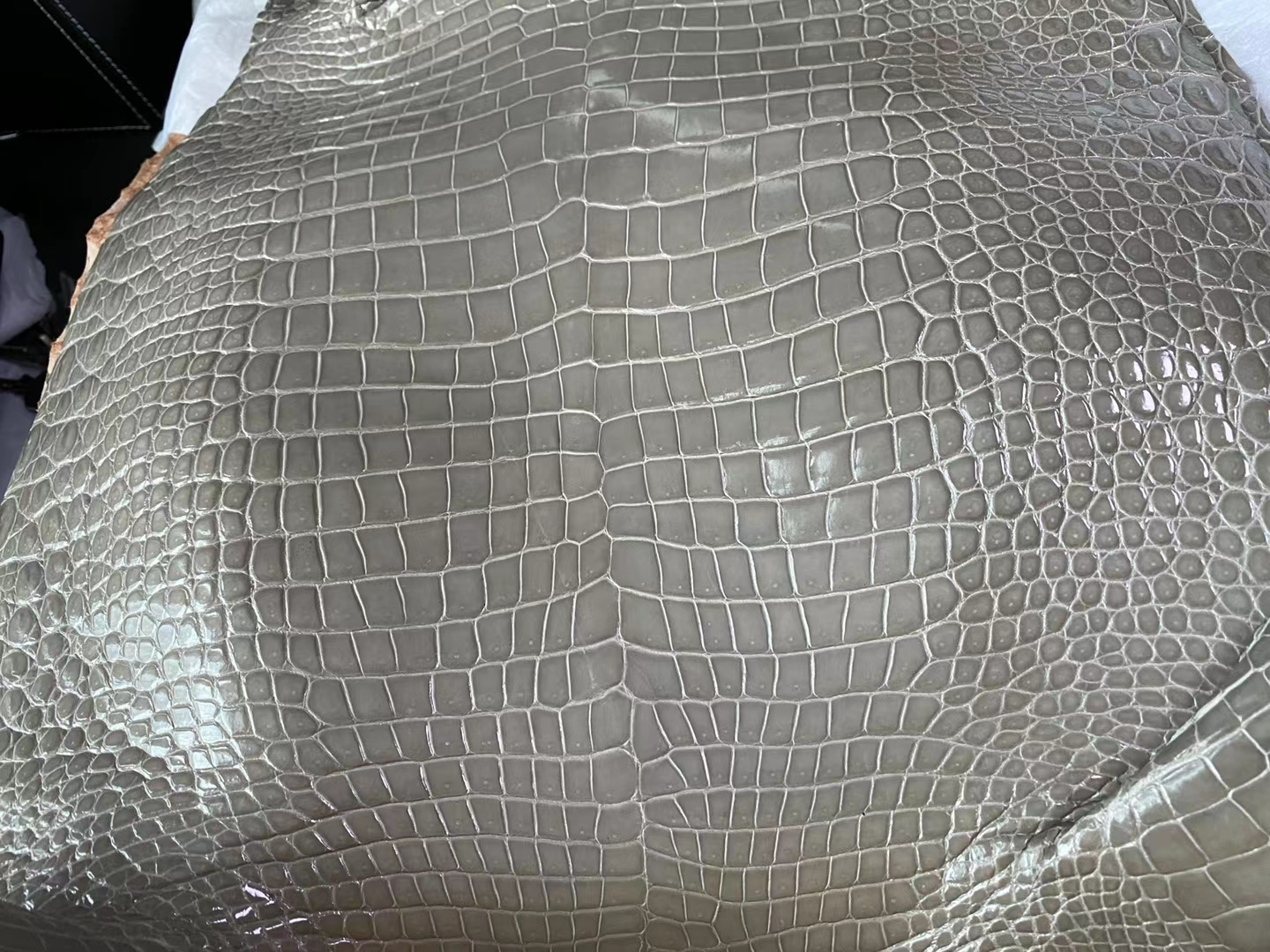 Hermès（爱马仕）新到皮 雾面倒v澳洲湾鳄 ck81 斑鸠灰 matte porosus crocodile