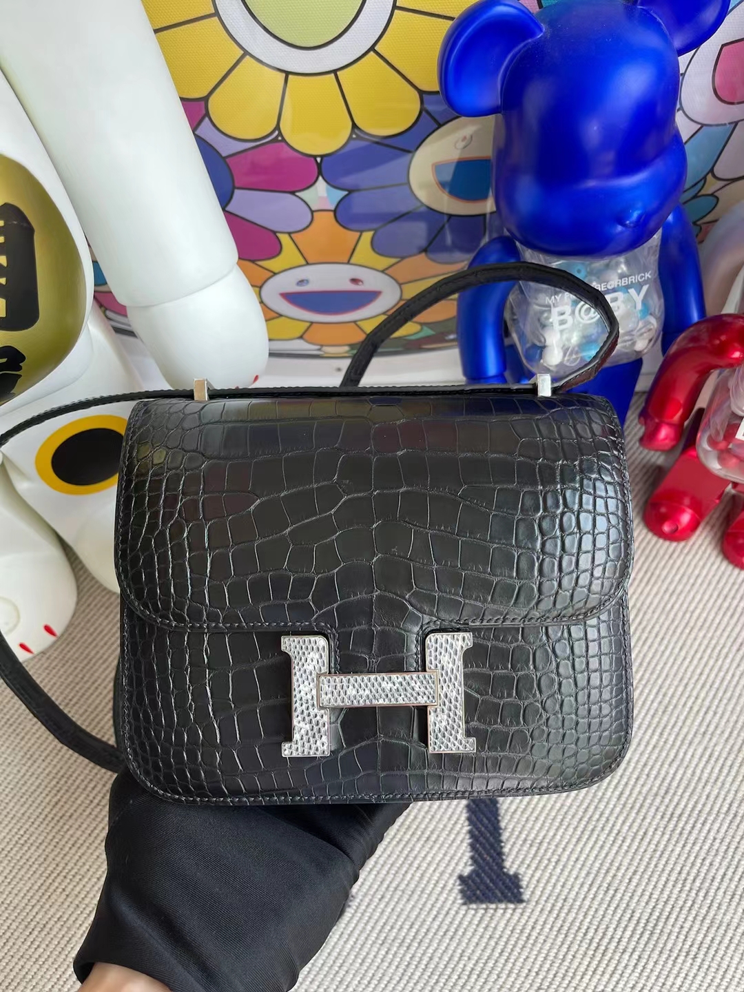 Hermès（爱马仕）Constance 空姐包 经典黑 雾面美洲鳄 自然色 蜥蜴扣 19cm
