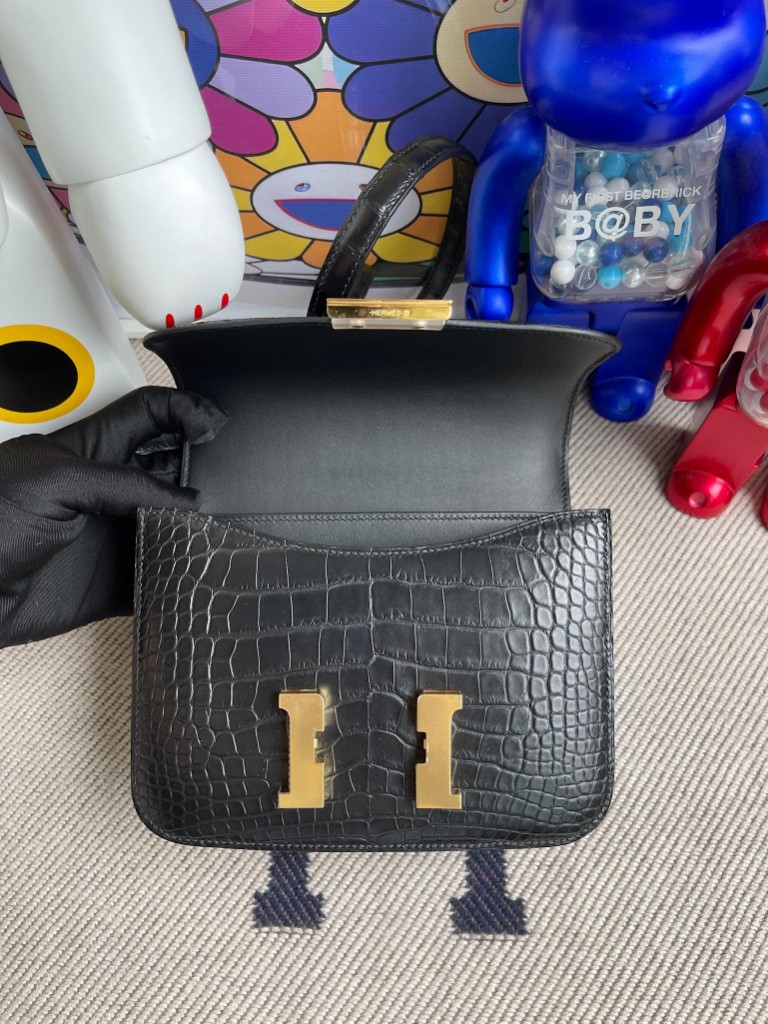 Hermès（爱马仕）Constance 空姐包 Alligator matt 雾面鳄鱼 ck89 黑色 Noir 金扣 18cm 顶级手缝 定制
