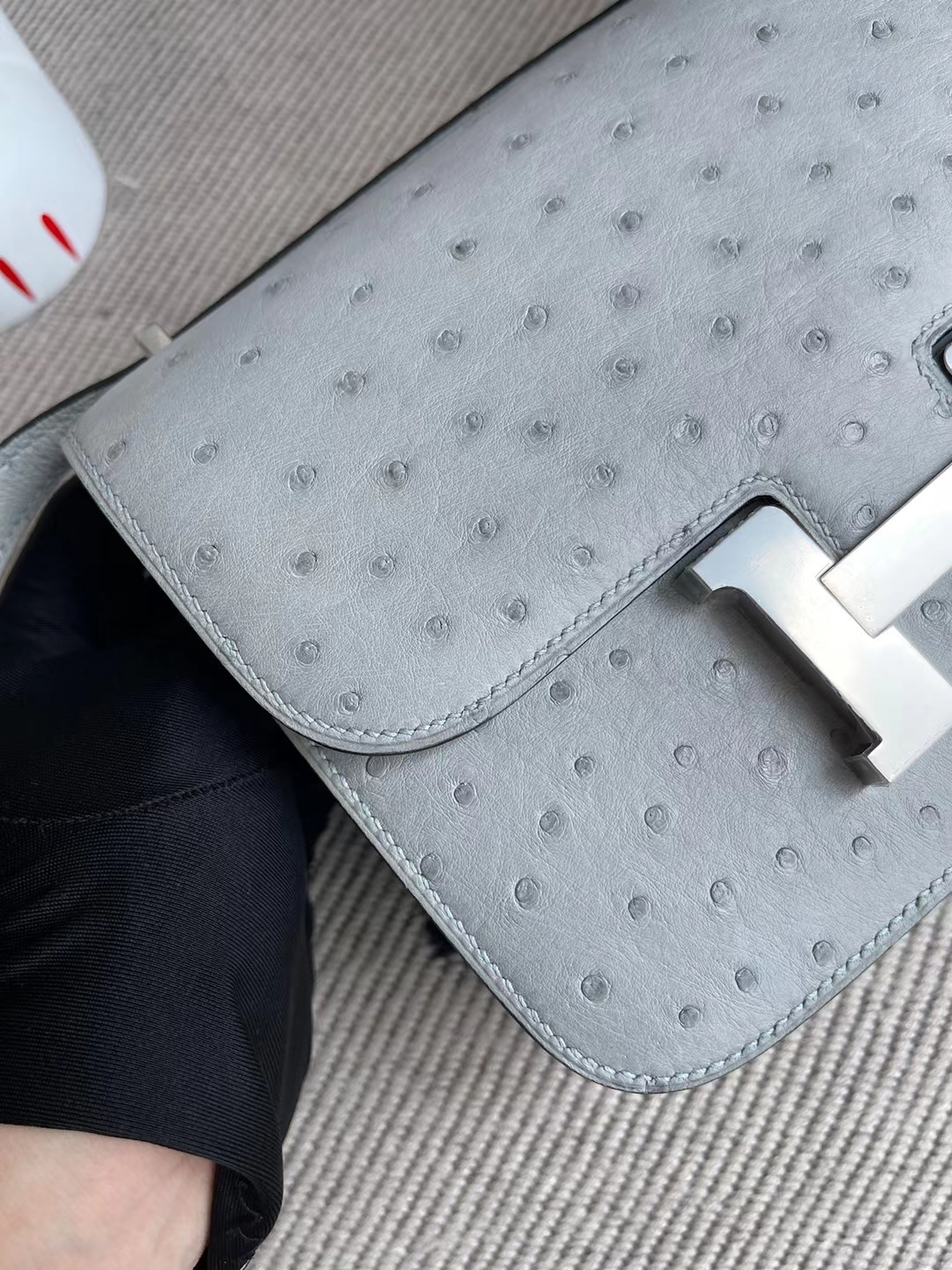 Hermès(爱马仕)Constance 空姐包 Ostrich 鸵鸟皮 8U 冰川蓝 顶级工艺 全手工缝制 银扣 19cm-拉尔森鳄鱼皮具定制 - 爱马仕包包官网 Hermès(爱马仕)Constance 空姐包 Ostrich 鸵鸟皮 8U 冰川蓝 顶级工艺 全手工缝制 银扣 19cm