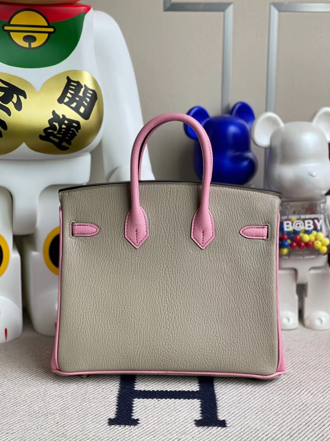 Hermès（爱马仕）Birkin 铂金包 Chevre 进口山羊皮 Ck81 斑鸠灰 拼 5P 樱花粉 金扣 25cm