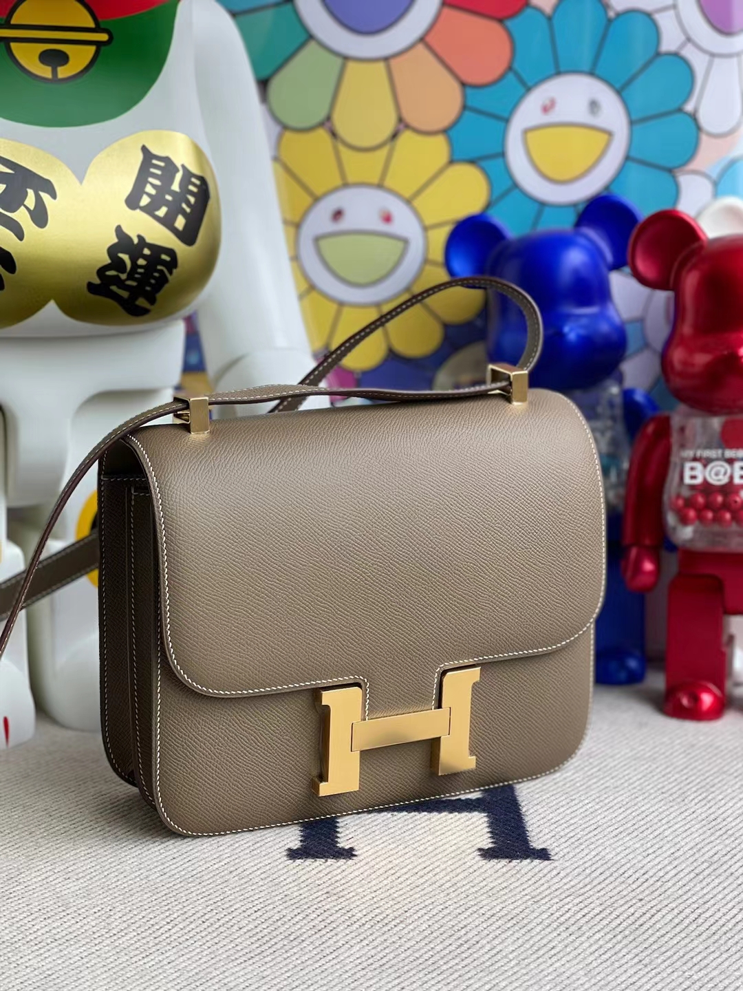 Hermès(爱马仕)Constance 空姐包 Epsom Ck18 大象灰 金扣 24cm-拉尔森鳄鱼皮具定制 - 爱马仕包包官网 Hermès(爱马仕)Constance 空姐包 Epsom Ck18 大象灰 金扣 24cm