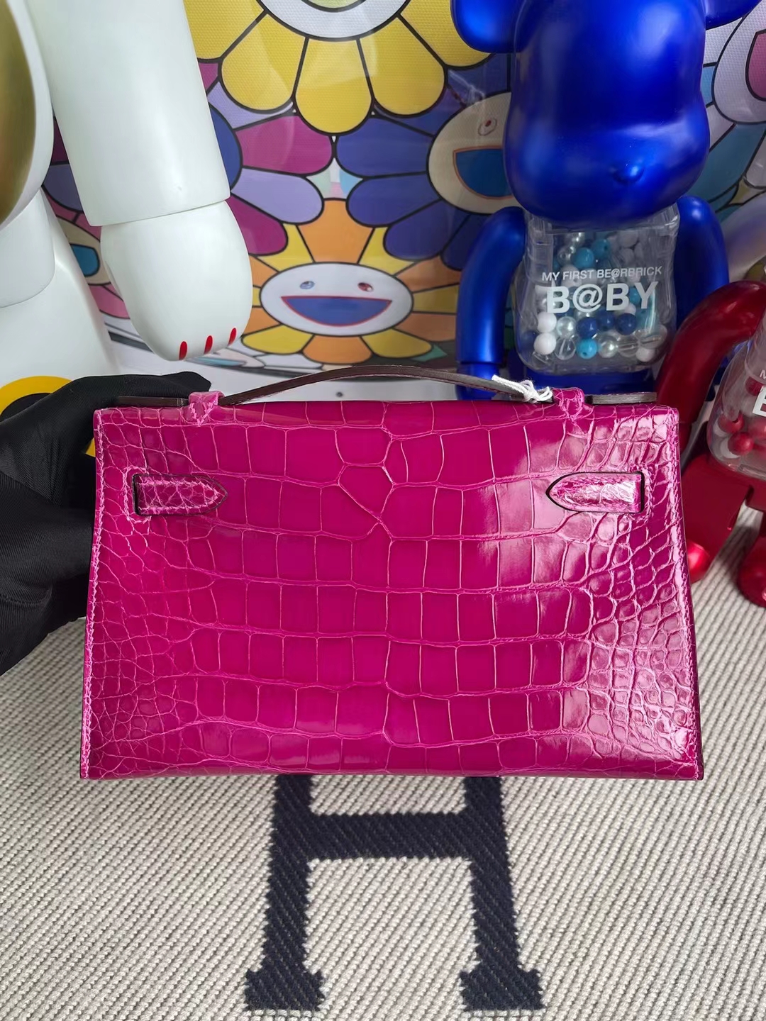 Hermès(爱马仕)MiniKelly Pochette 亮面美洲鳄鱼 J5 天方夜谭粉紫 银扣 22cm-拉尔森鳄鱼皮具定制 - 爱马仕包包官网 Hermès(爱马仕)MiniKelly Pochette 亮面美洲鳄鱼 J5 天方夜谭粉紫 银扣 22cm