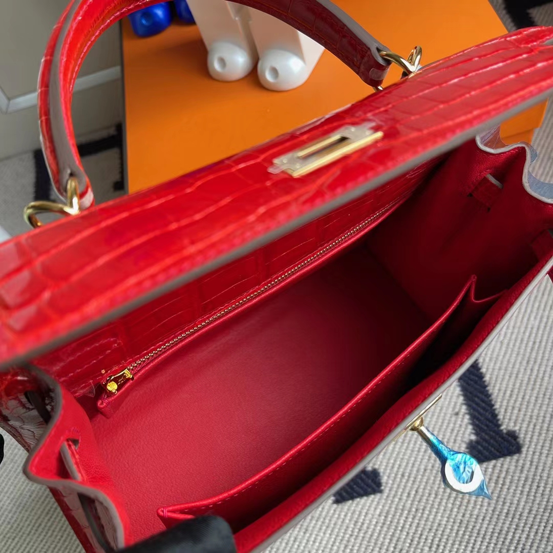 Hermès（爱马仕）Kelly 凯莉包 亮面尼罗鳄 ck95 法拉利红 金扣 25cm