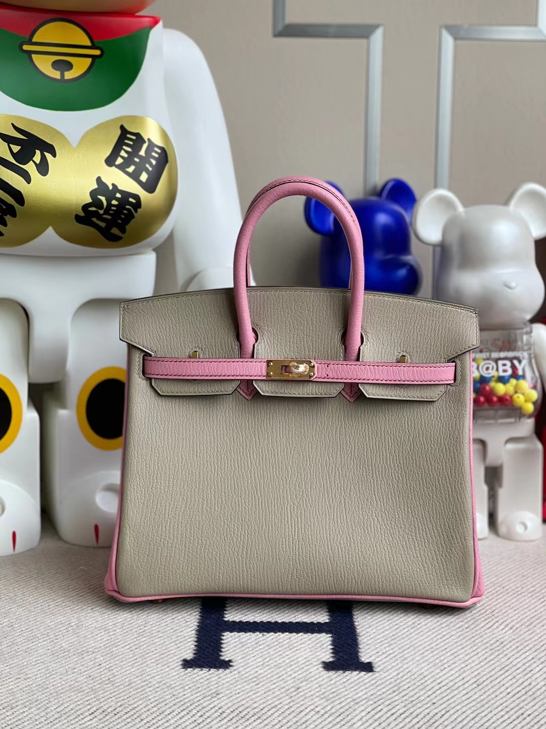 Hermès（爱马仕）Birkin 铂金包 Chevre 进口山羊皮 Ck81 斑鸠灰 拼 5P 樱花粉 金扣 25cm
