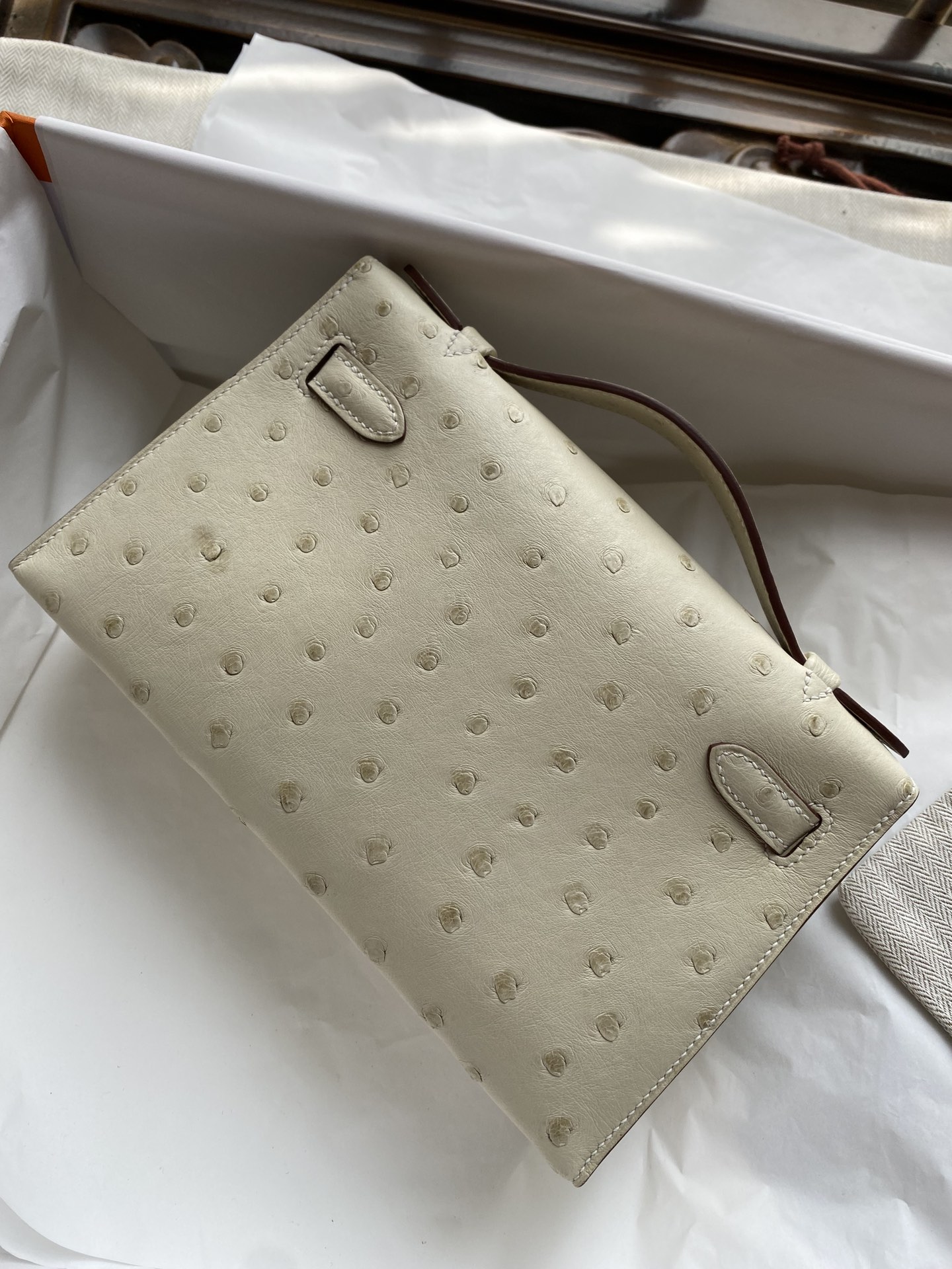 Hermès(爱马仕)Mini kelly pochette Ostrich kk鸵鸟 8U 冰川灰 银扣 22cm 晚宴包-拉尔森鳄鱼皮具定制 - 爱马仕包包官网 Hermès(爱马仕)Mini kelly pochette Ostrich kk鸵鸟 8U 冰川灰 银扣 22cm 晚宴包