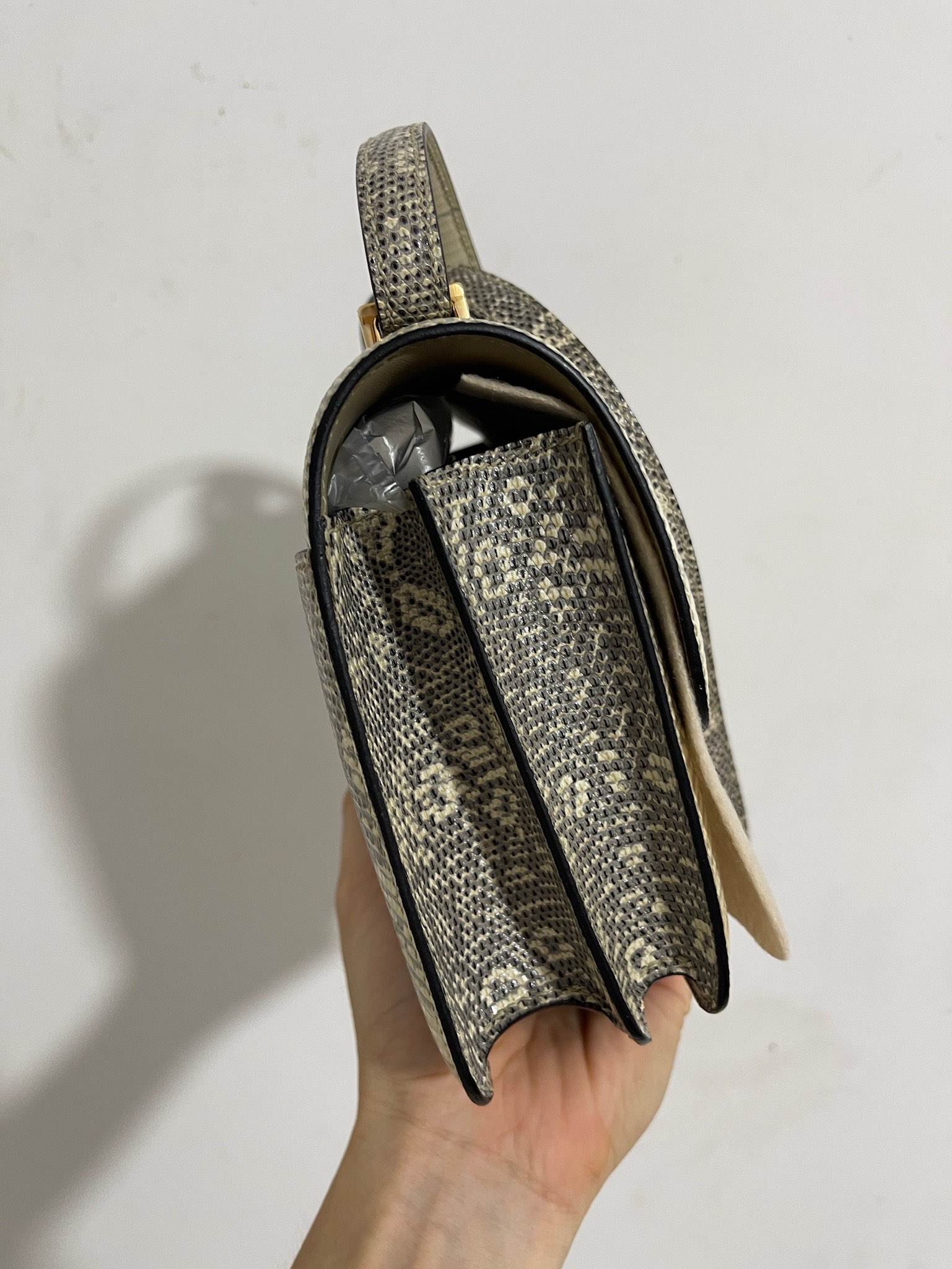 Hermès（爱马仕）Constance 空姐包 Lizard 进口亮面蜥蜴 原色 小喜马拉雅色 金扣 18cm 定制