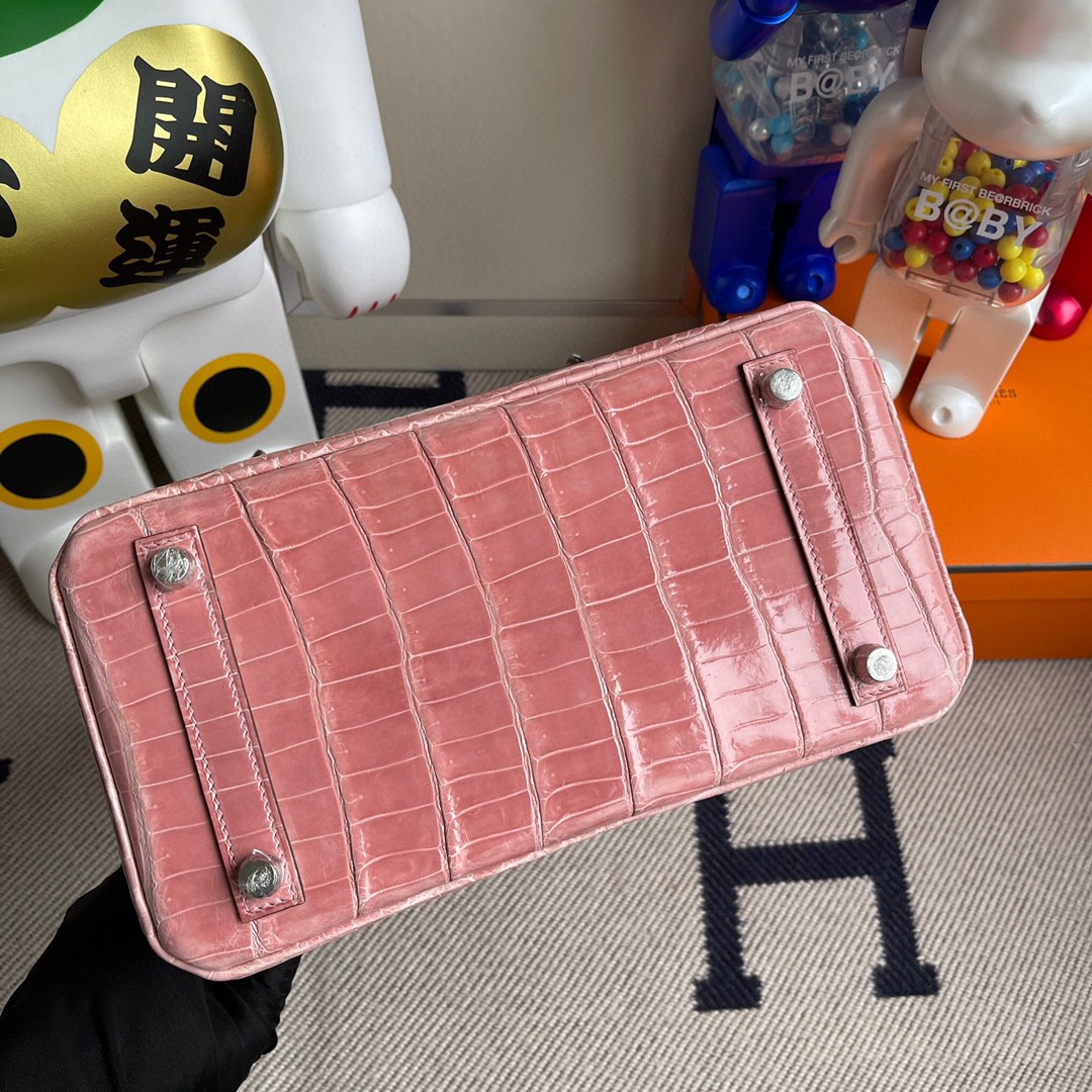 Hermès(爱马仕)Birkin 铂金包 Crocodile shiny 亮面鳄鱼 1Q奶昔粉 rose confetti 银扣 25cm-拉尔森鳄鱼皮具定制 - 爱马仕包包官网 Hermès(爱马仕)Birkin 铂金包 Crocodile shiny 亮面鳄鱼 1Q奶昔粉 rose confetti 银扣 25cm