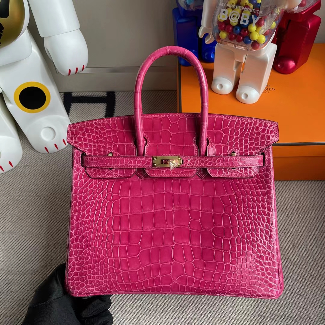 Hermès(爱马仕)Birkin 凯莉包 亮面美洲鳄 5j 桃红色 金扣 Shiny Alligator Crocodile 25cm-拉尔森鳄鱼皮具定制 - 爱马仕包包官网 Hermès(爱马仕)Birkin 凯莉包 亮面美洲鳄 5j 桃红色 金扣 Shiny Alligator Crocodile 25cm