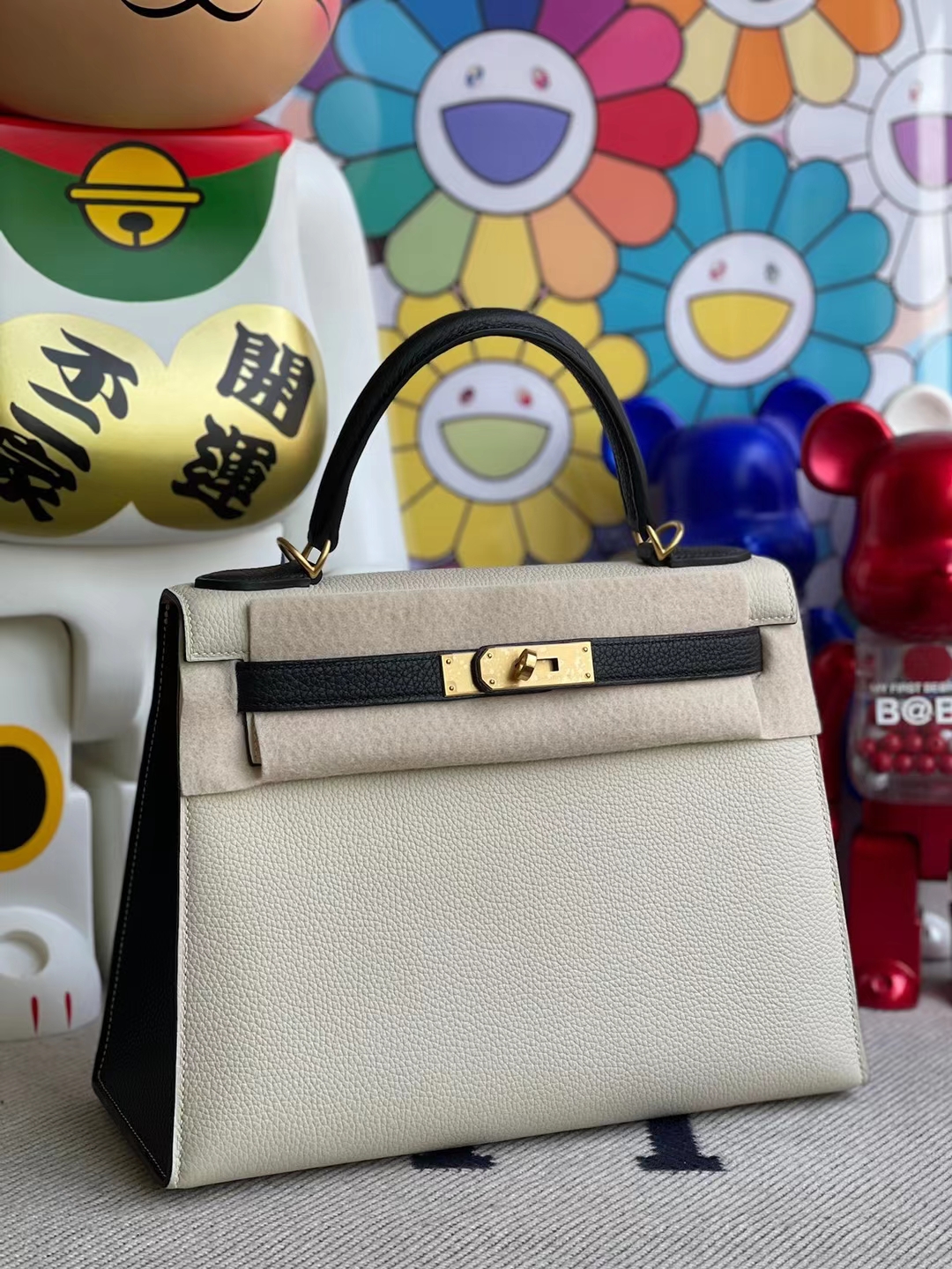 Hermès（爱马仕）Kelly 凯莉包 Togo 外缝 Ck10 奶昔白 拼 Ck89 黑色 磨砂金扣 28cm