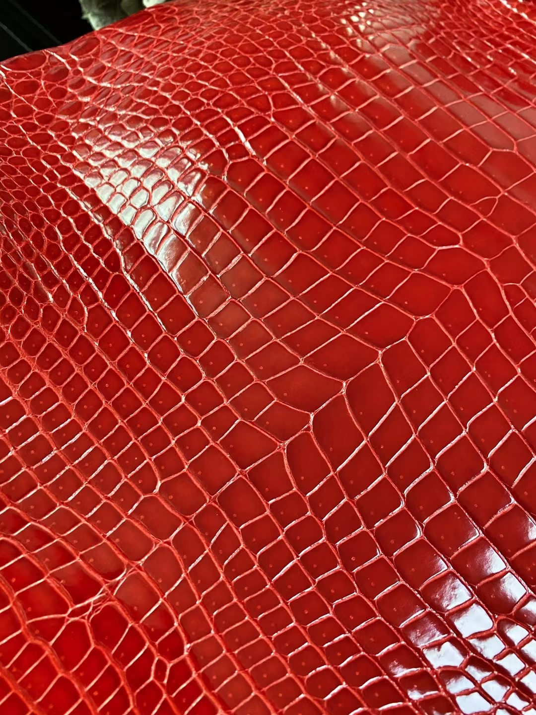 Hermès（爱马仕）新到皮 雾面倒v澳洲湾鳄 ck95 法拉利红 matte porosus crocodile