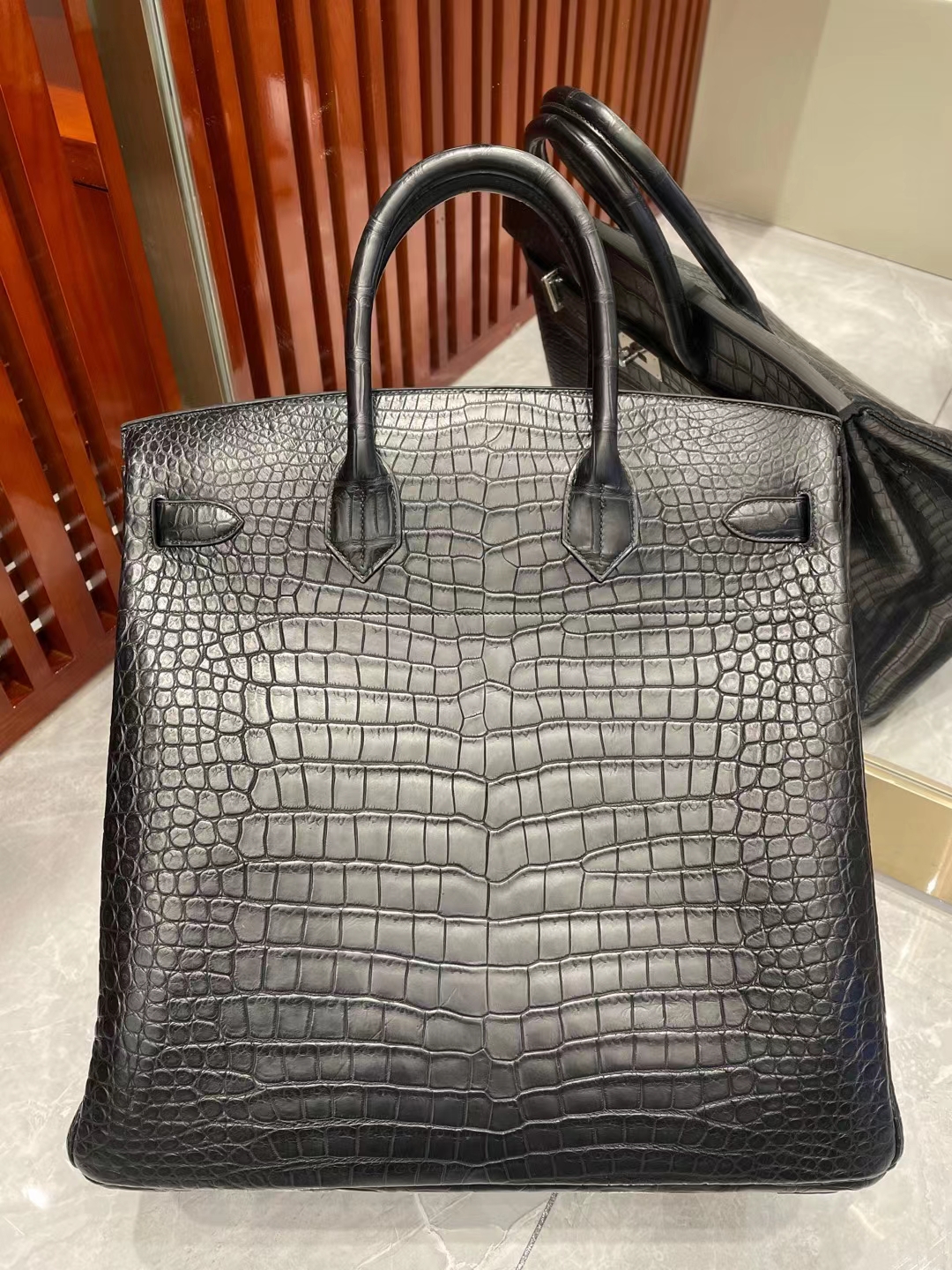 Hermès(爱马仕)Hac 40cm 雾面湾鳄鳄鱼 Ck89 黑色 银扣 顶级工艺 全手工缝制 Matte Porosus Crocodile-拉尔森鳄鱼皮具定制 - 爱马仕包包官网 Hermès(爱马仕)Hac 40cm 雾面湾鳄鳄鱼 Ck89 黑色 银扣 顶级工艺 全手工缝制 Matte Porosus Crocodile