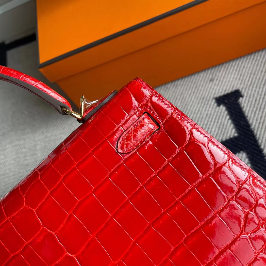 Hermès（爱马仕）Kelly 凯莉包 亮面尼罗鳄 ck95 法拉利红 金扣 25cm