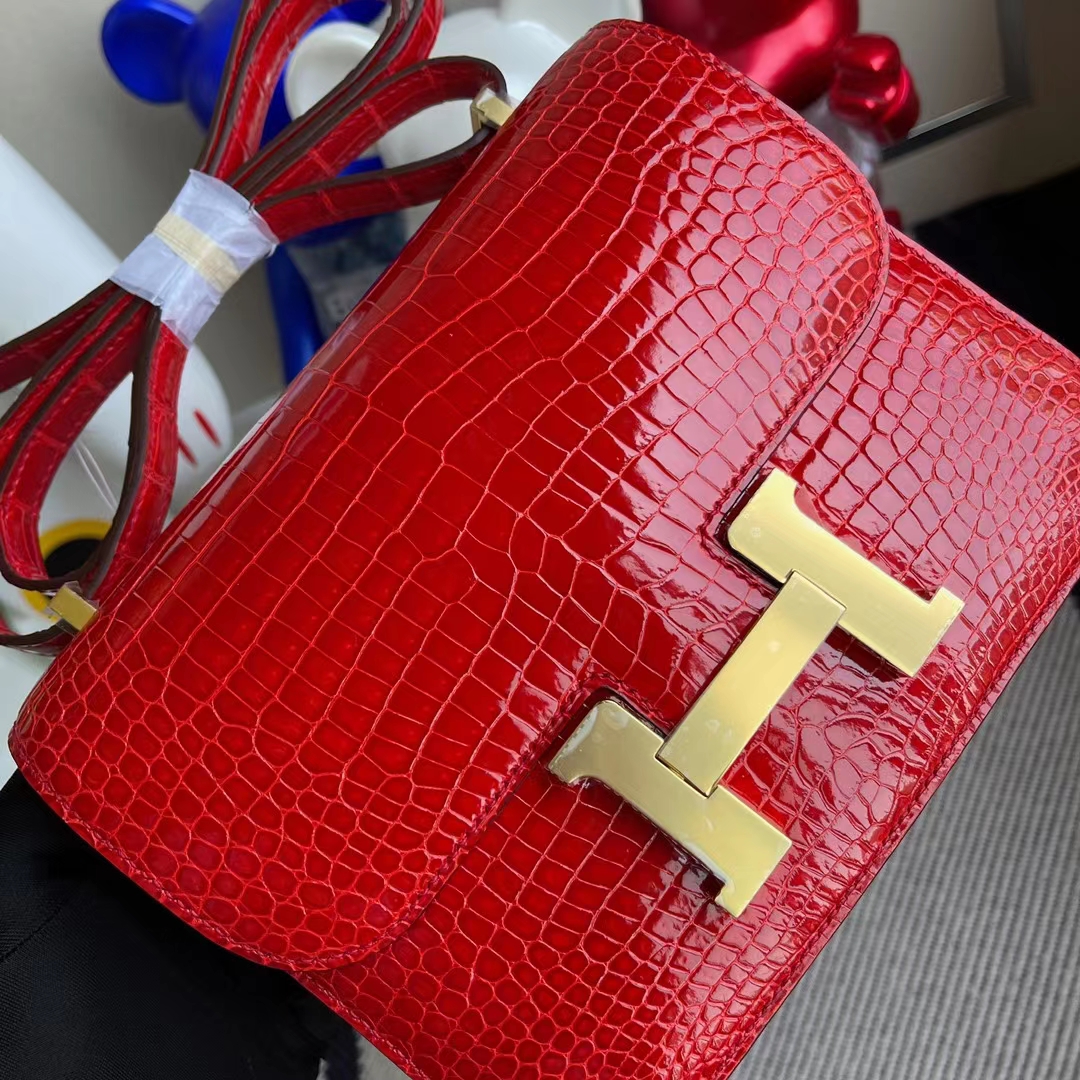 Hermès（爱马仕）Constance 空姐包 亮面倒v澳洲湾鳄 ck95 法拉利红 金扣 19cm