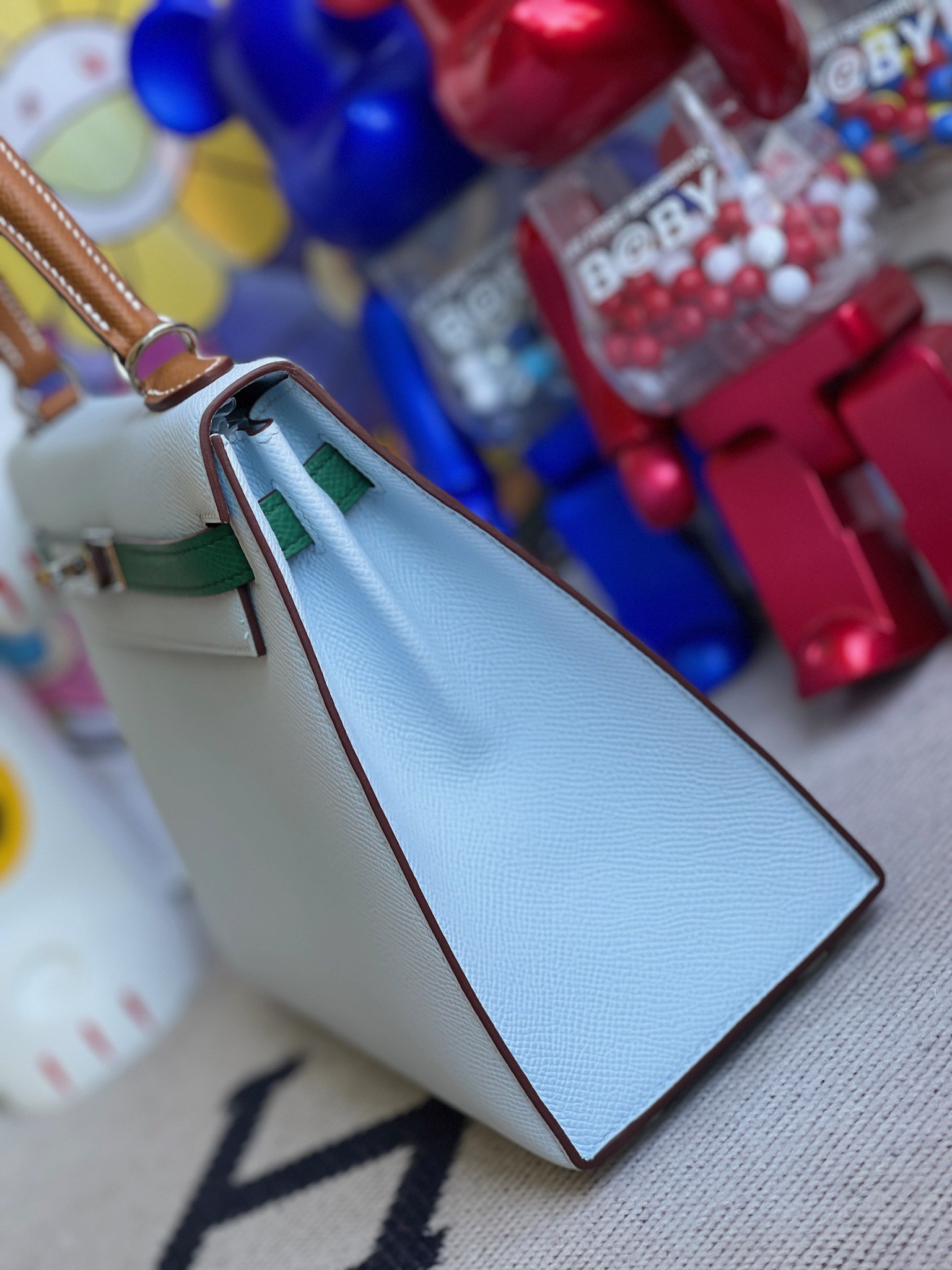 Hermès(爱马仕)Kelly 凯莉包 Epsom 原厂掌纹皮 雾蓝色 拼 丝绒绿 拼 金棕 银扣 25cm 马蹄印 顶级手缝-拉尔森鳄鱼皮具定制 - 爱马仕包包官网 Hermès(爱马仕)Kelly 凯莉包 Epsom 原厂掌纹皮 雾蓝色 拼 丝绒绿 拼 金棕 银扣 25cm 马蹄印 顶级手缝