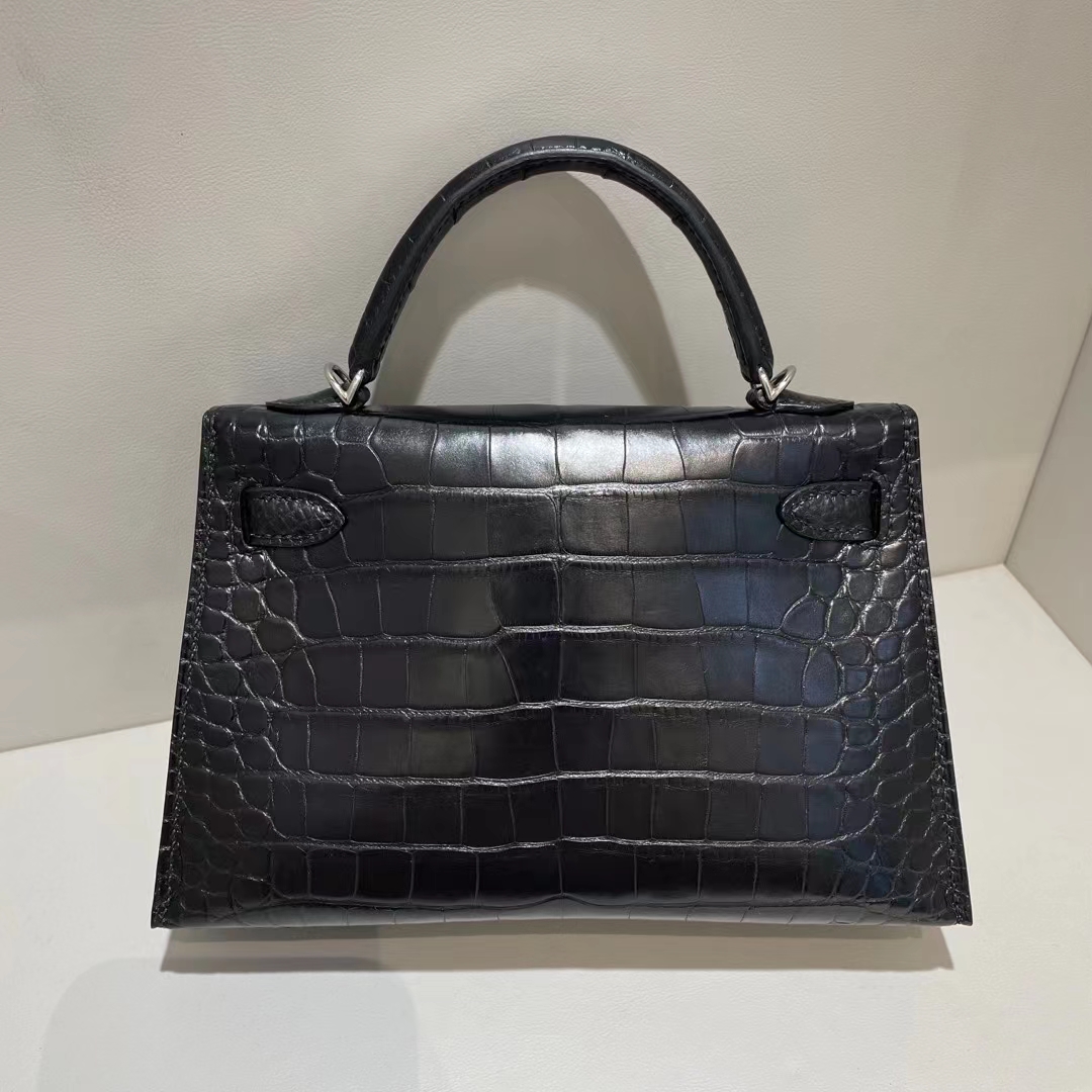 Hermès(爱马仕)Kelly Mini Ⅱ 迷你凯莉 雾面美洲鳄 Ck89 黑色 银扣 19cm-拉尔森鳄鱼皮具定制 - 爱马仕包包官网 Hermès(爱马仕)Kelly Mini Ⅱ 迷你凯莉 雾面美洲鳄 Ck89 黑色 银扣 19cm