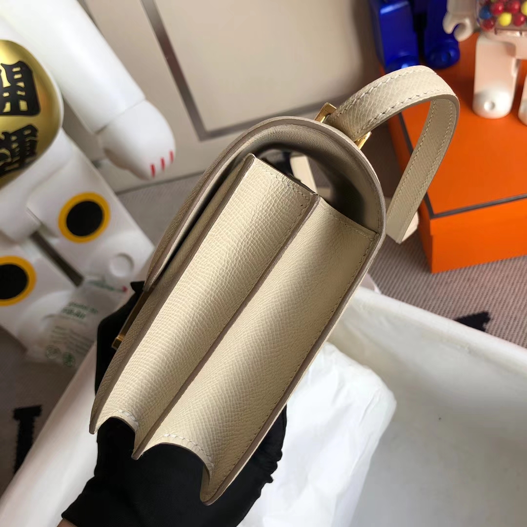 Hermès（爱马仕）Constance 空姐包 Epsom ck10 奶昔白 金扣 19cm