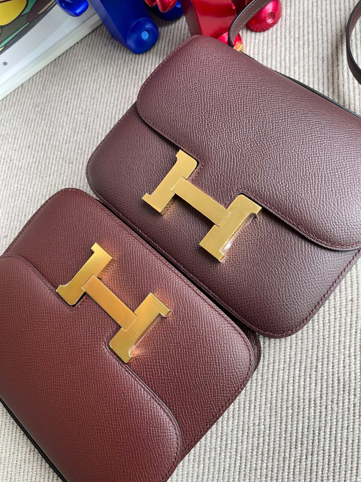 Hermès（爱马仕）Constance 康斯坦斯 Epsom 原厂掌纹皮 波尔多酒红 vs 马鞍红 金扣 18cm 顶级手缝 现货