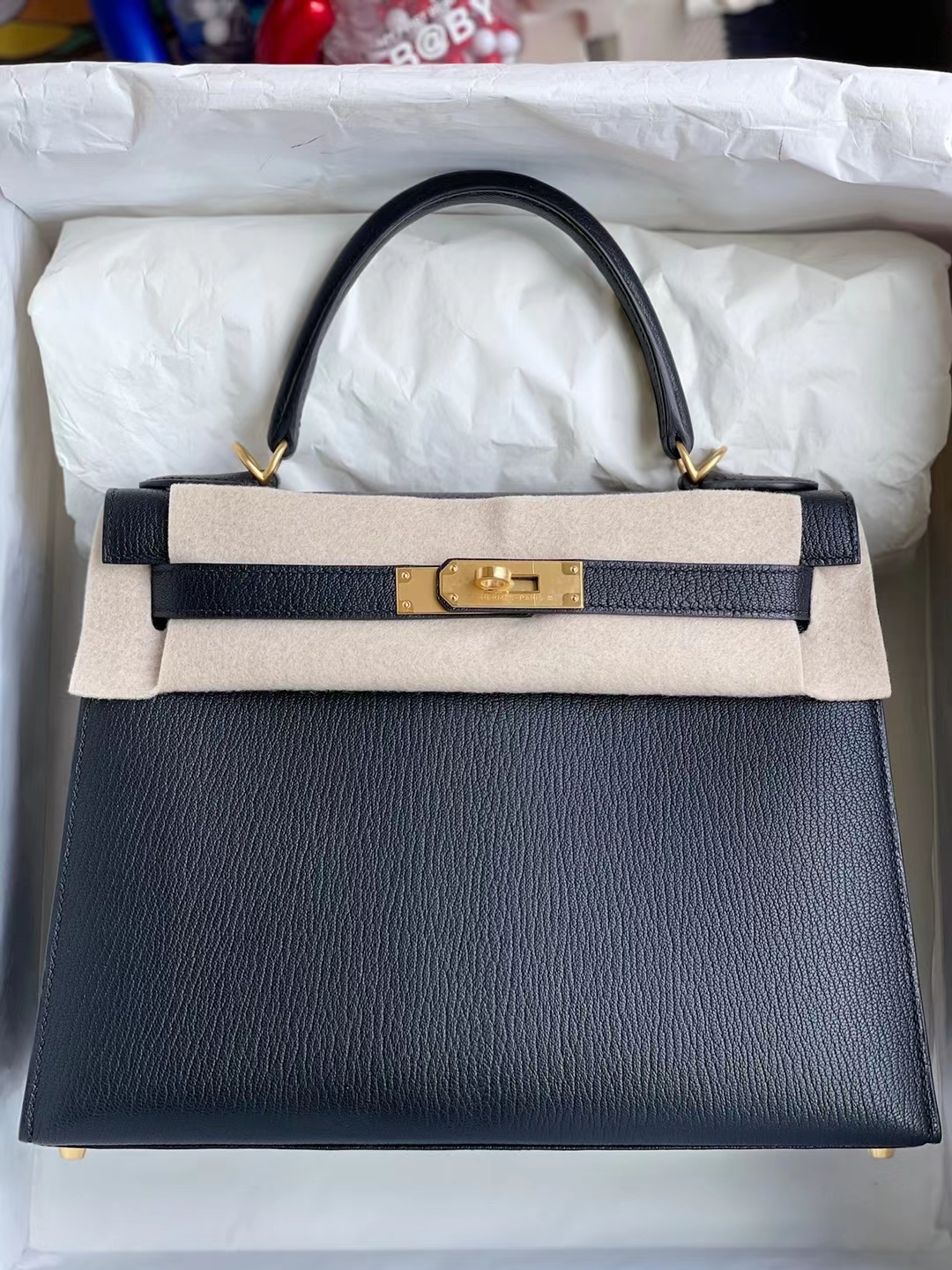 Hermès（爱马仕）Kelly 凯莉包 Chevre 进口山羊皮 Ck89 黑色 内拼 i6 极致粉 磨砂金扣 28cm