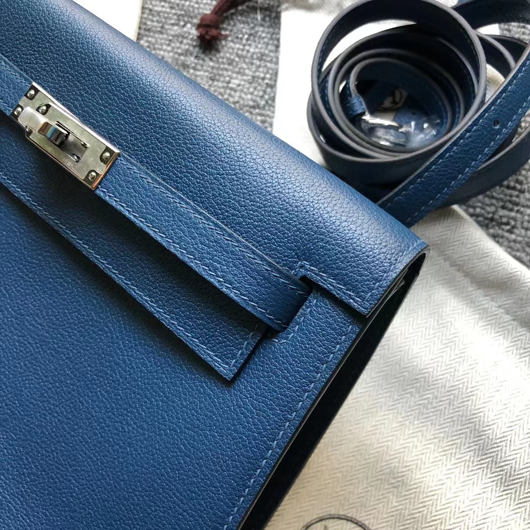 Hermès（爱马仕）Kelly Danse 跳舞包 Evercolor S4 深邃蓝 银扣 22cm in stock