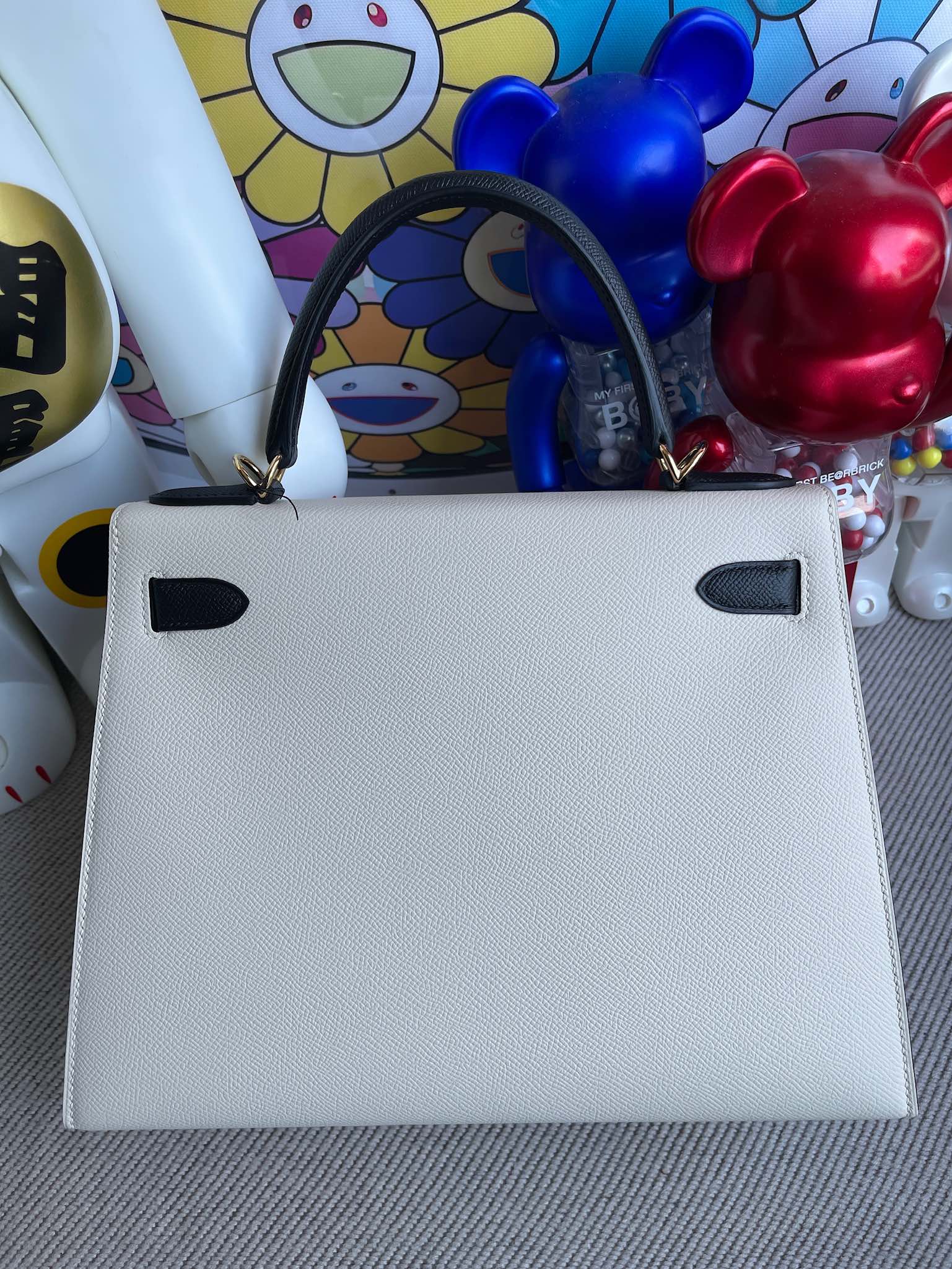 Hermès（爱马仕）Kelly 凯莉包 Epsom 原厂掌纹皮 奶昔白 拼 黑色 金扣 28cm 马蹄印 顶级手缝