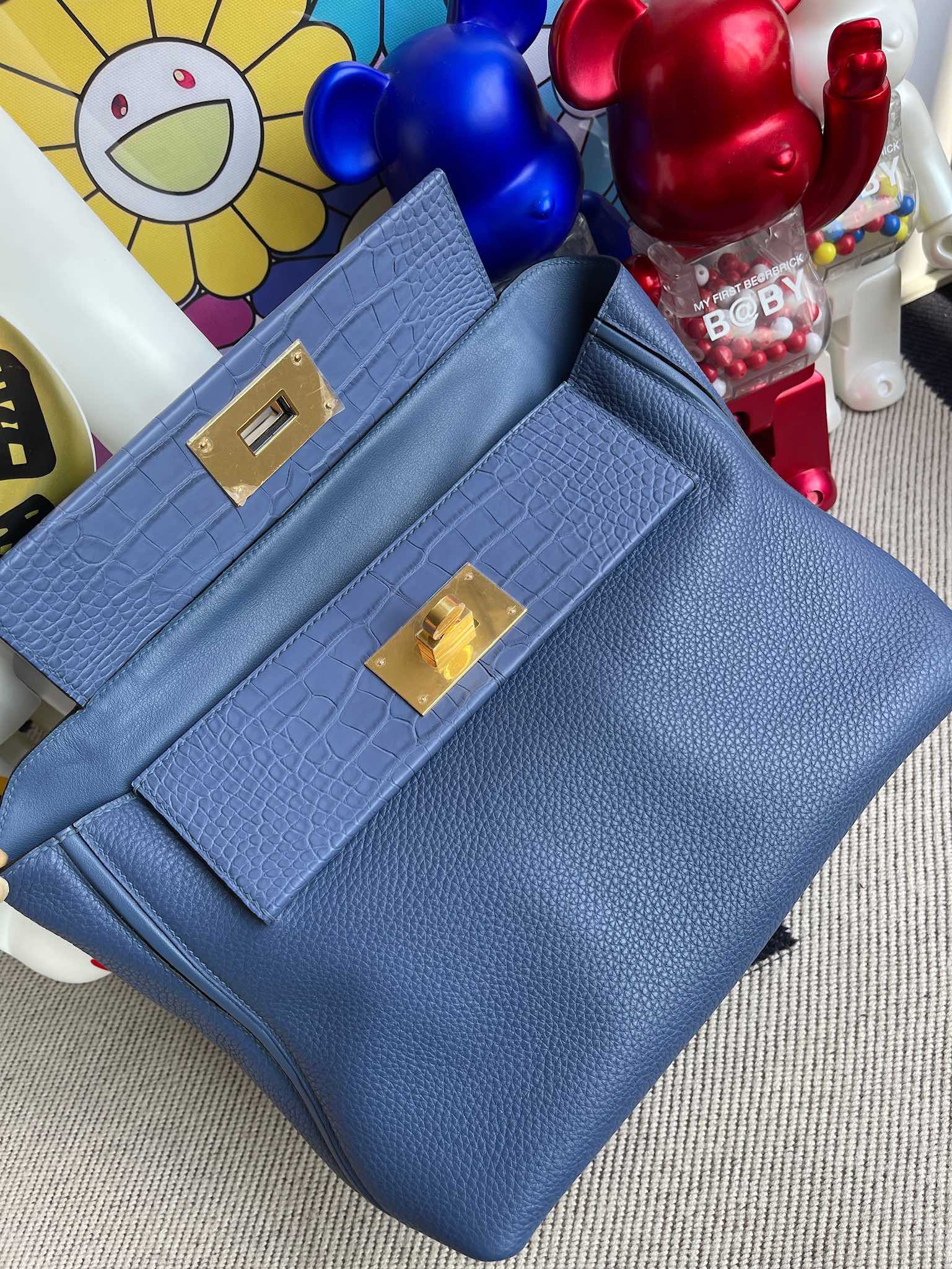 Hermès(爱马仕)Touch 系列 2424 29cm 明蓝色 雾面鳄 金扣 顶级手缝-拉尔森鳄鱼皮具定制 - 爱马仕包包官网 Hermès(爱马仕)Touch 系列 2424 29cm 明蓝色 雾面鳄 金扣 顶级手缝