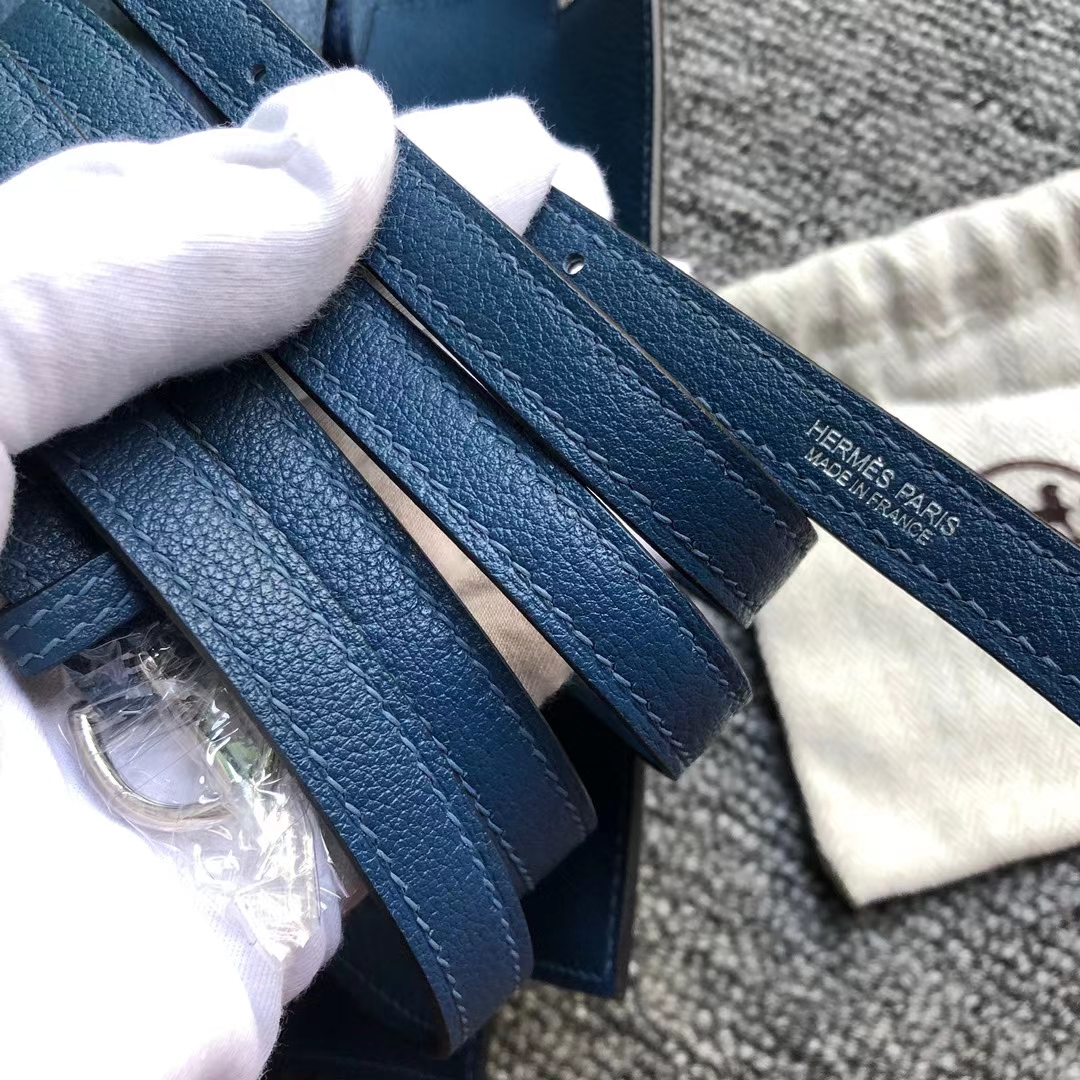 Hermès（爱马仕）Kelly Danse 跳舞包 Evercolor S4 深邃蓝 银扣 22cm in stock