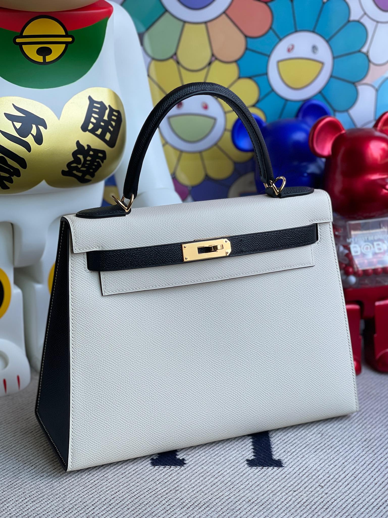 Hermès（爱马仕）Kelly 凯莉包 Epsom 原厂掌纹皮 奶昔白 拼 黑色 金扣 28cm 马蹄印 顶级手缝