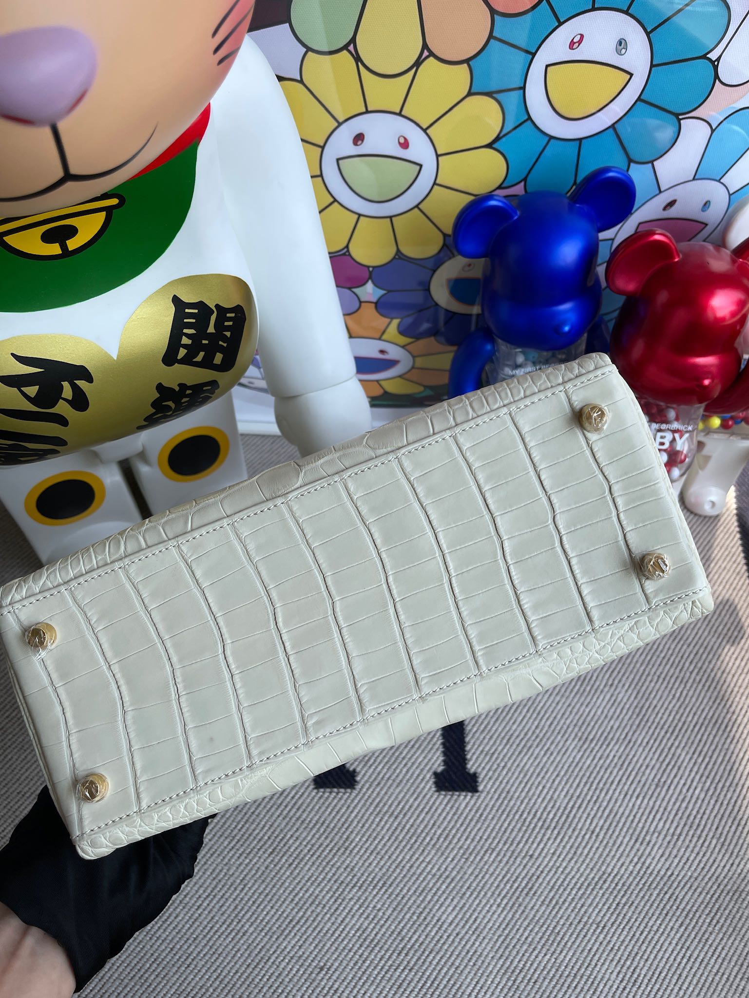 Hermès(爱马仕)Kelly 凯莉包 Alligator matt 雾面鳄鱼 8L 奶油白 Boton 金扣 28cm 顶级手缝-拉尔森鳄鱼皮具定制 - 爱马仕包包官网 Hermès(爱马仕)Kelly 凯莉包 Alligator matt 雾面鳄鱼 8L 奶油白 Boton 金扣 28cm 顶级手缝